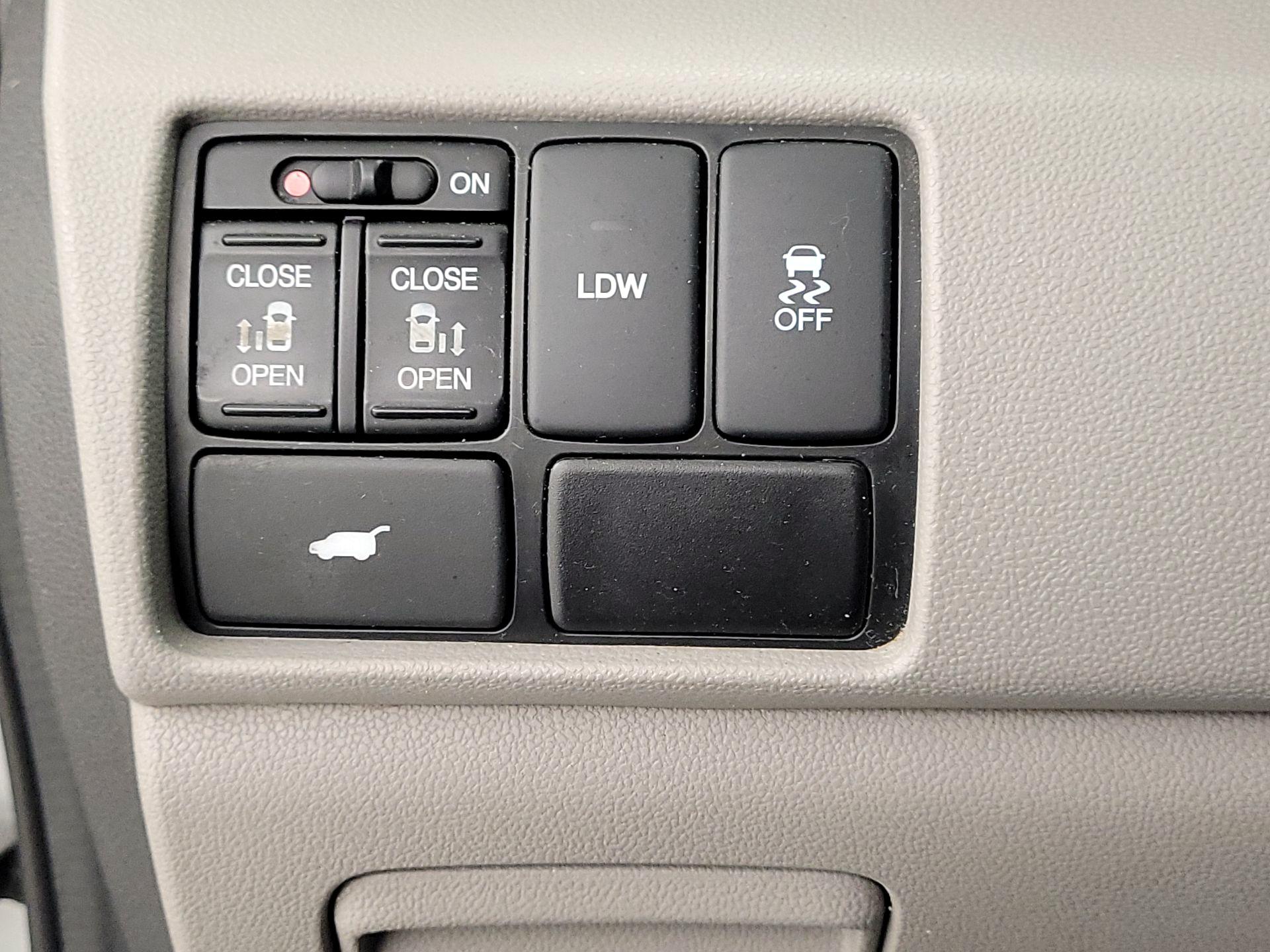 Thumbnail: 2014 Honda Odyssey - 13
