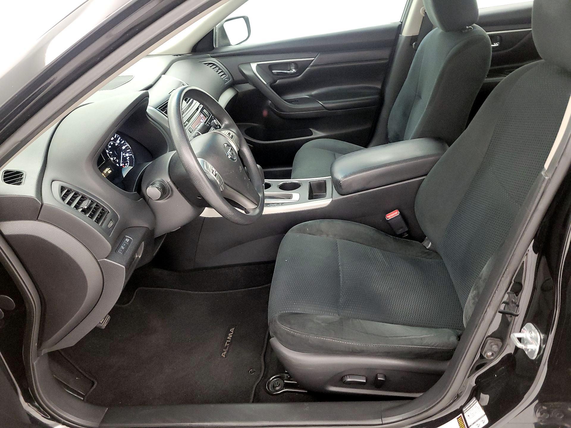 Thumbnail: 2015 Nissan Altima - 11