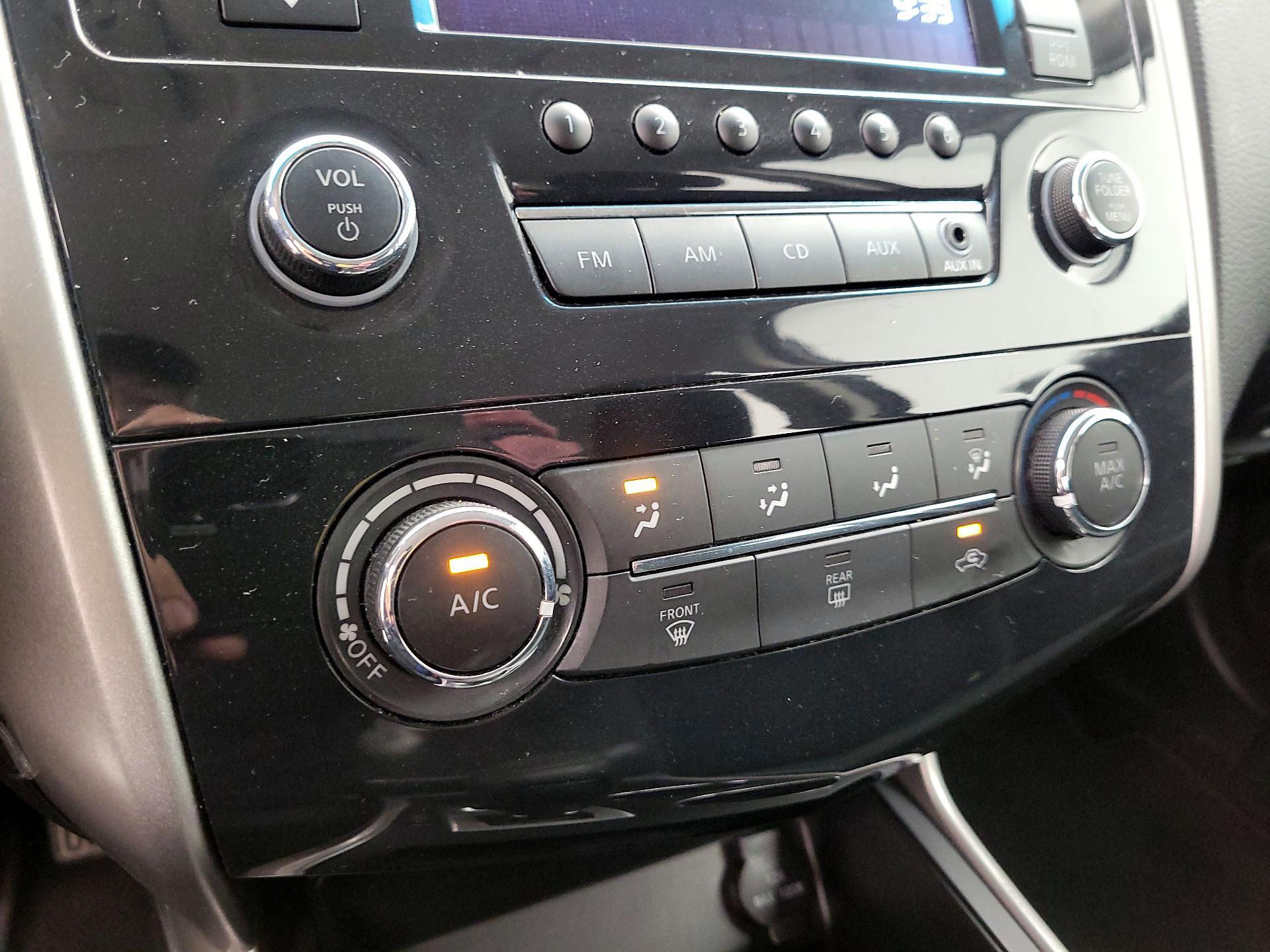 Thumbnail: 2015 Nissan Altima - 15