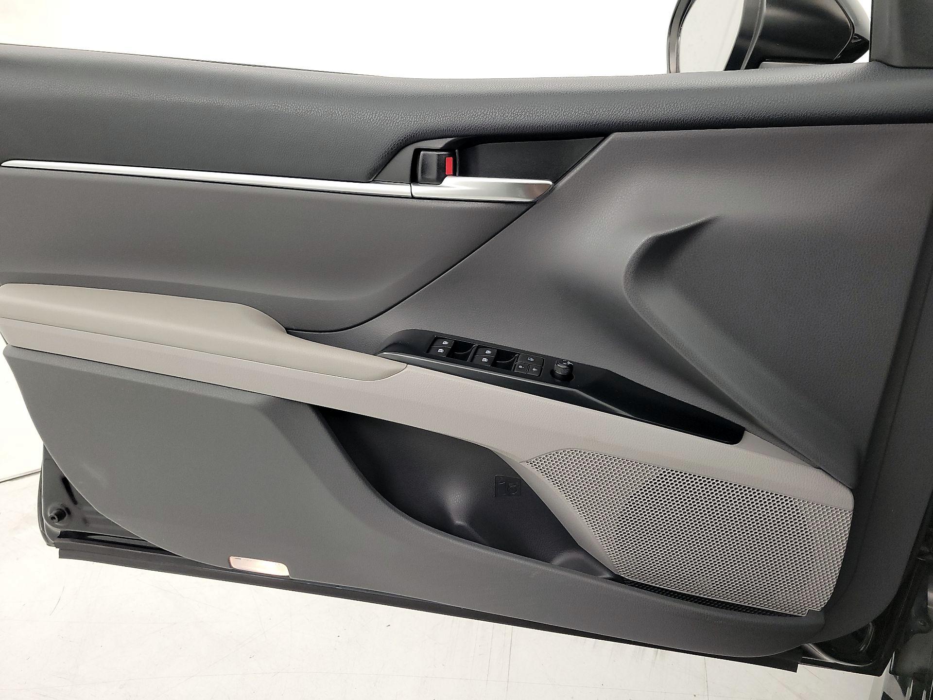 Thumbnail: 2018 Toyota Camry - 12