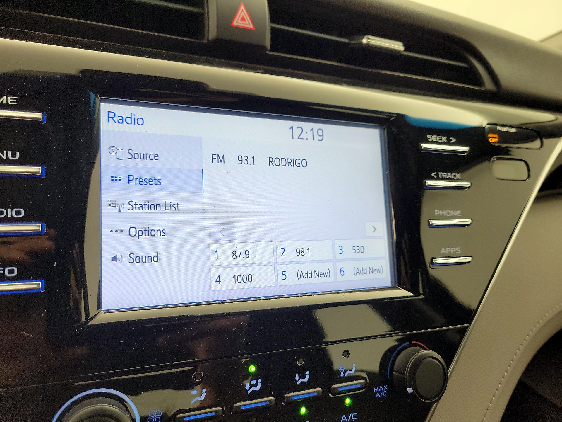 Thumbnail: 2018 Toyota Camry - 15
