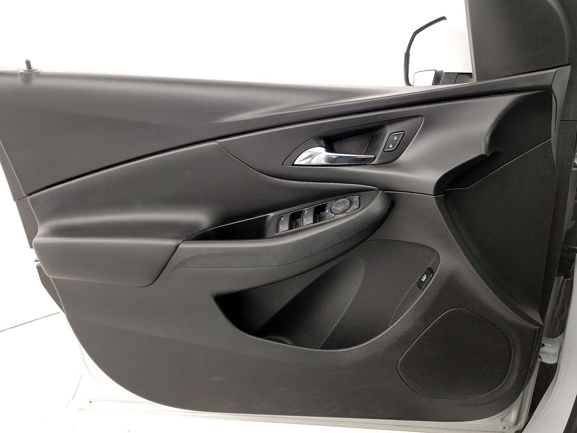 Thumbnail: 2017 Chevrolet Volt - 12