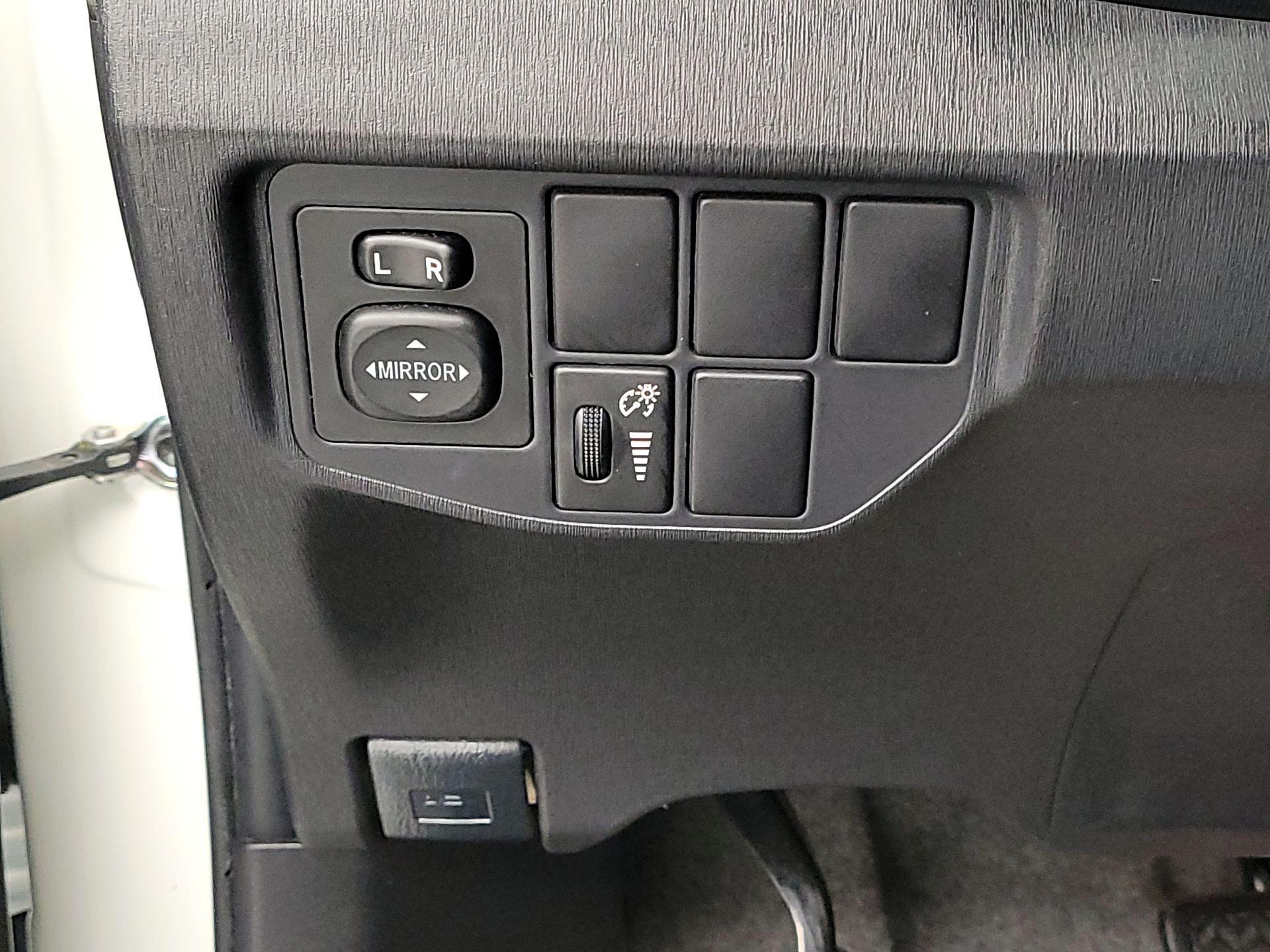 Thumbnail: 2015 Toyota Prius - 13