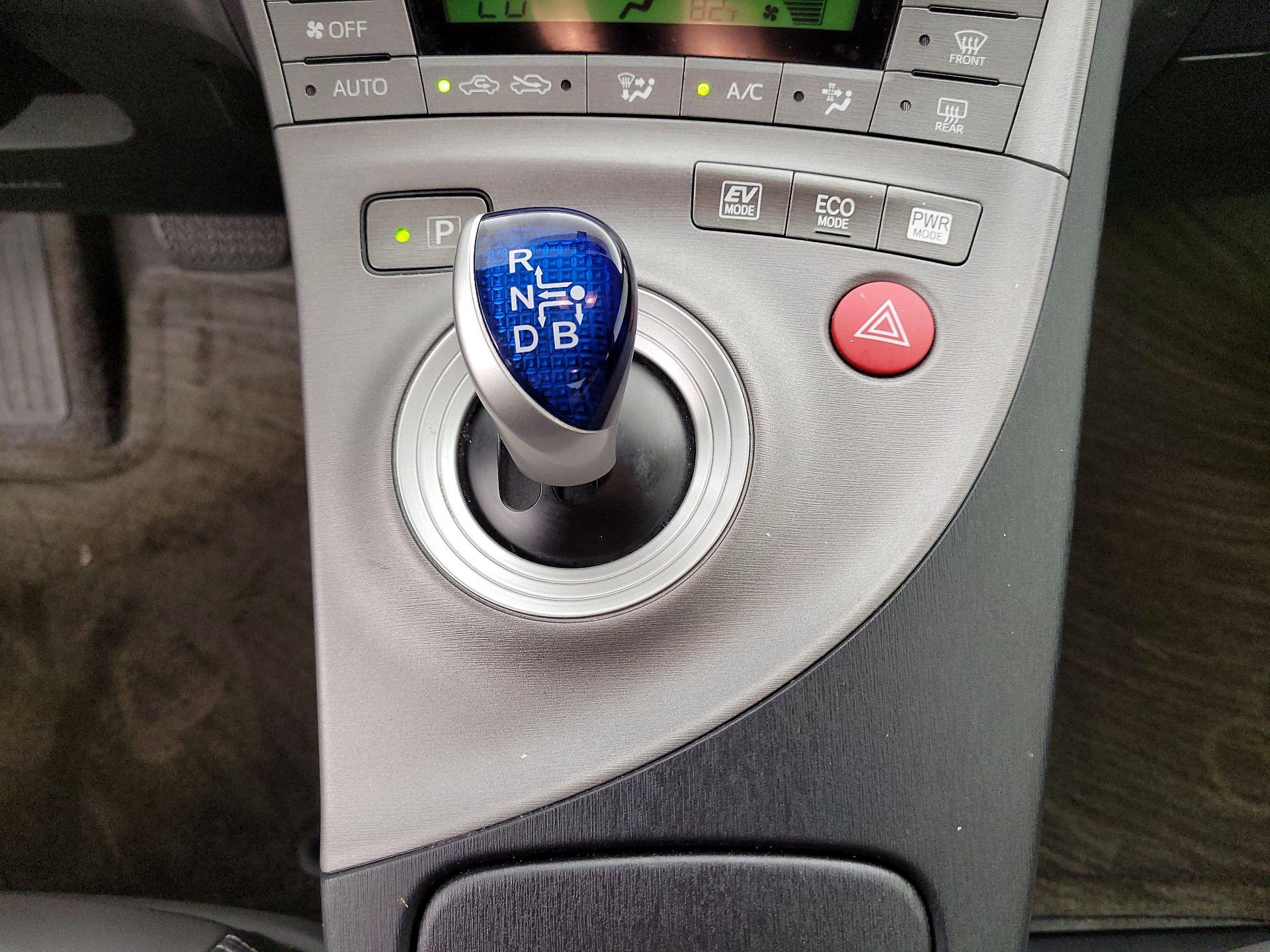 Thumbnail: 2015 Toyota Prius - 17