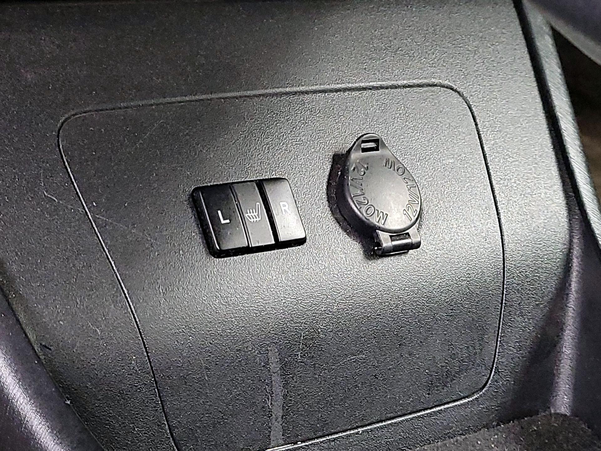 Thumbnail: 2015 Toyota Prius - 18