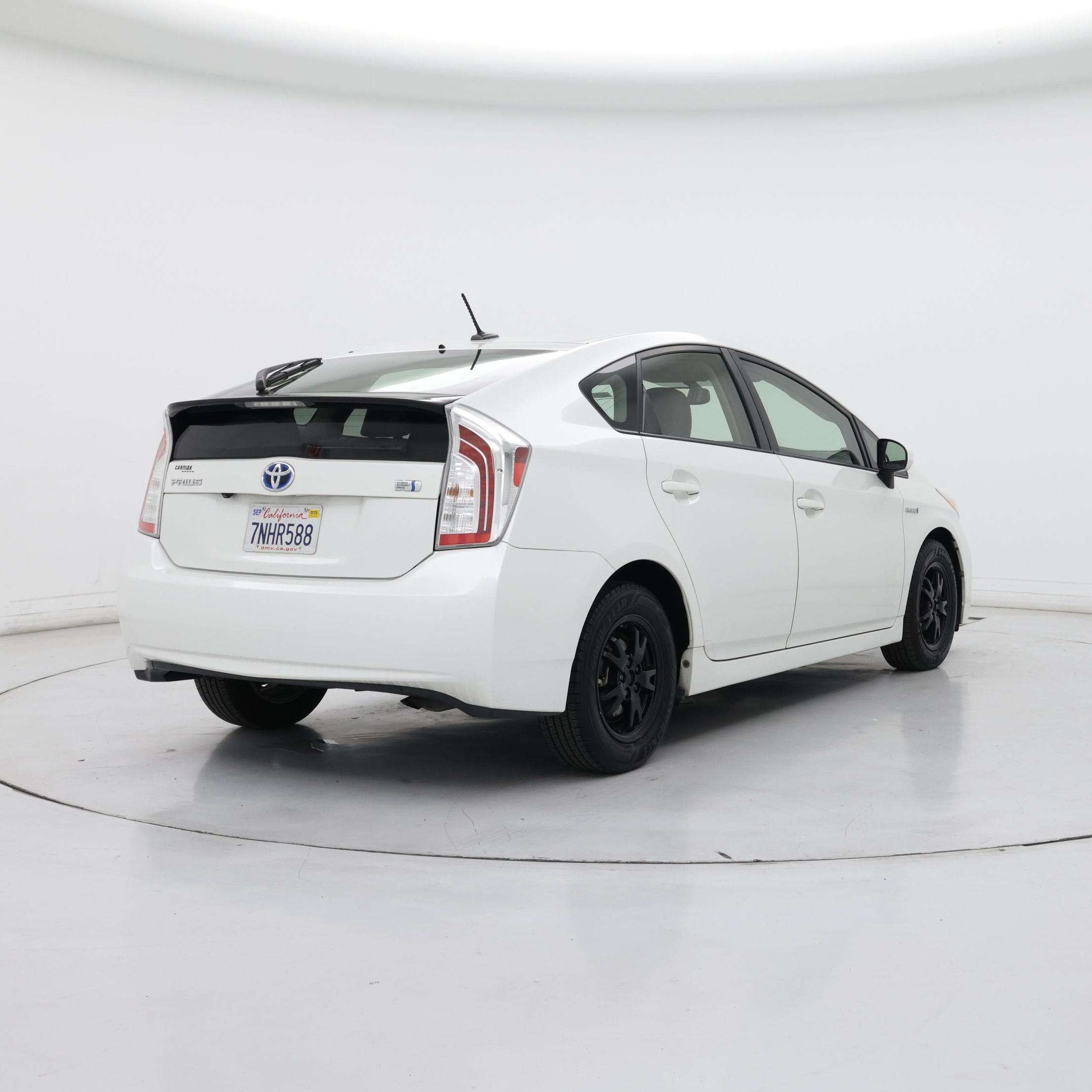 Thumbnail: 2015 Toyota Prius - 8