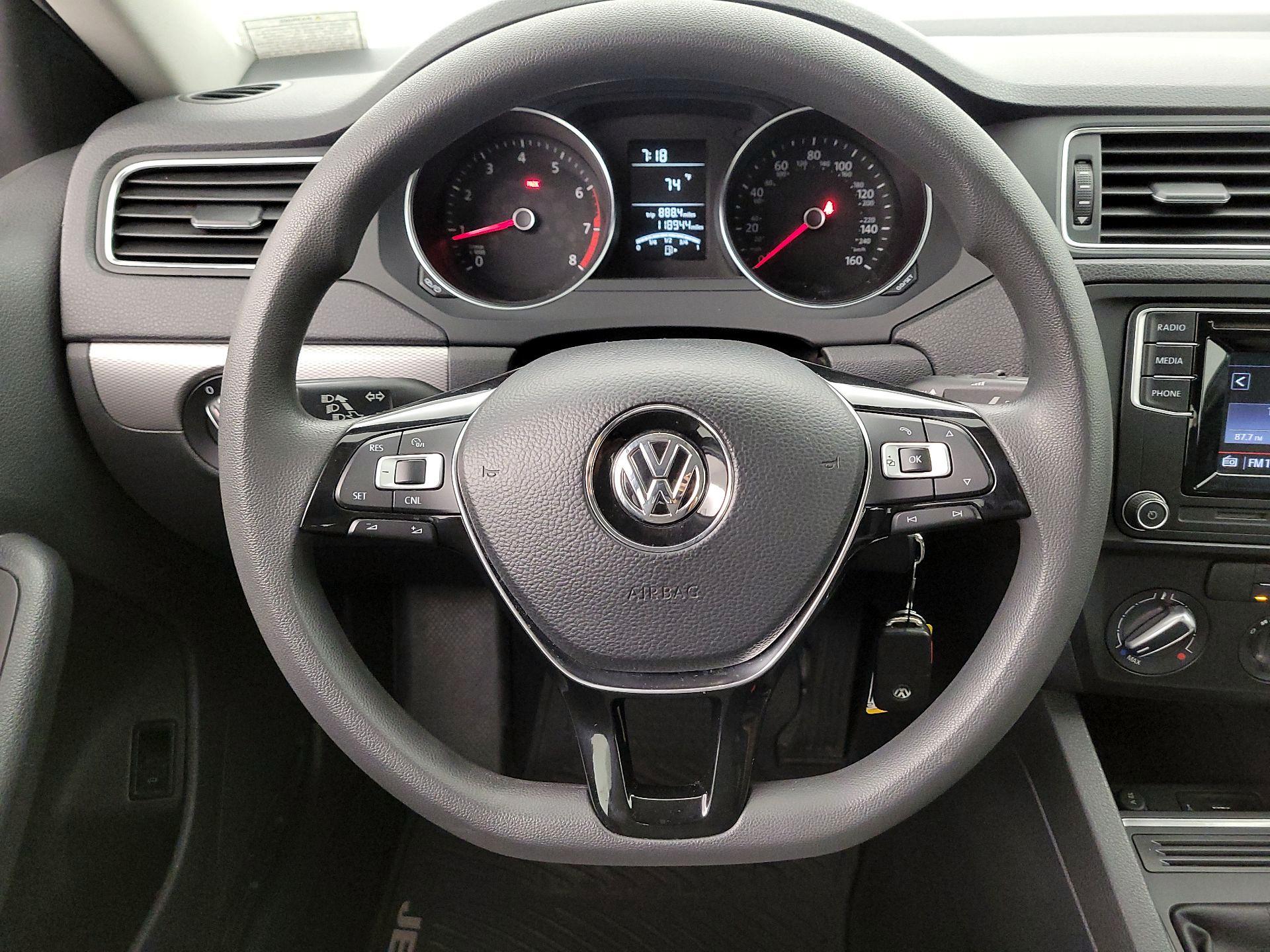 Thumbnail: 2017 Volkswagen Jetta - 10