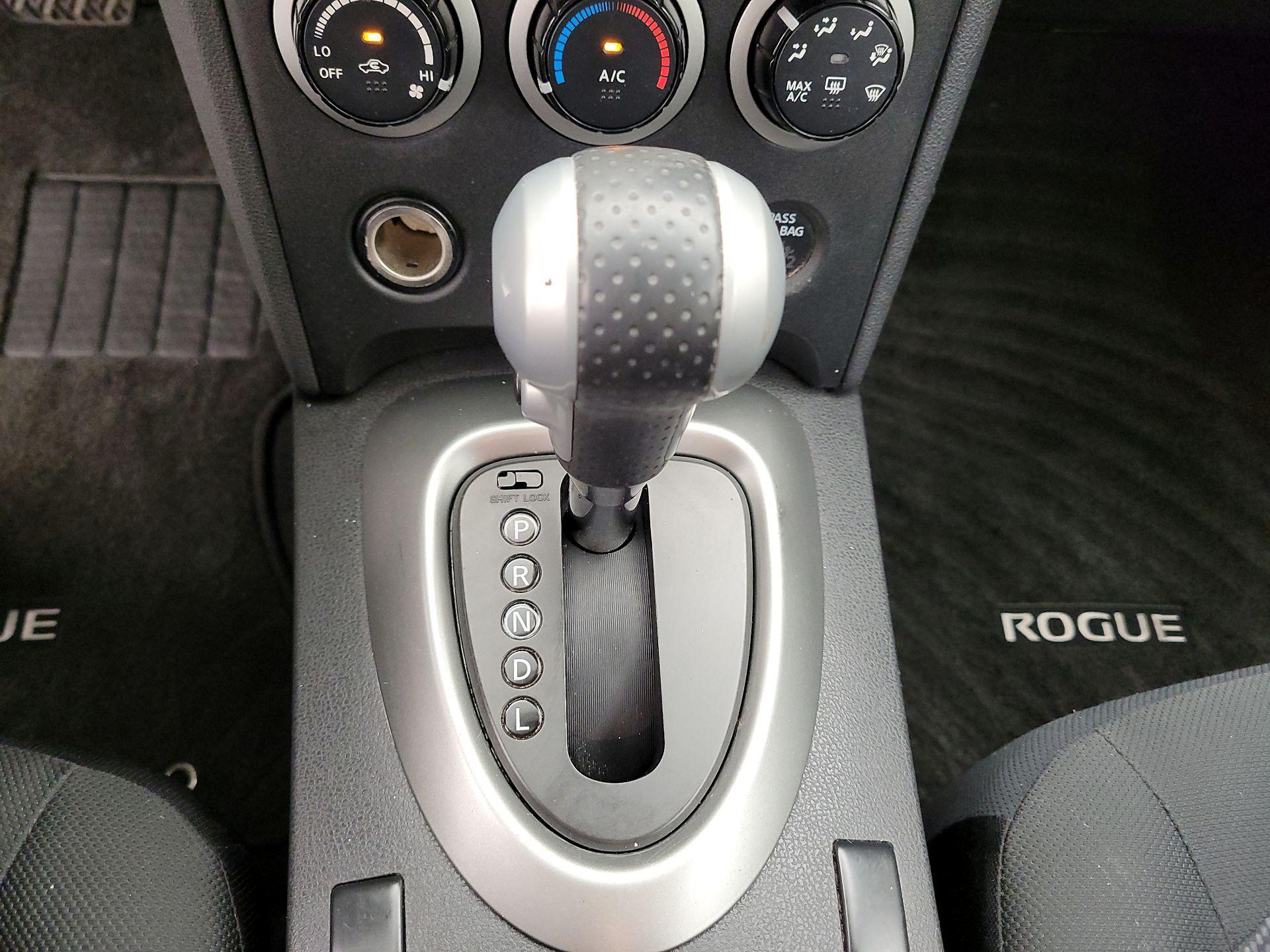Thumbnail: 2014 Nissan Rogue - 16