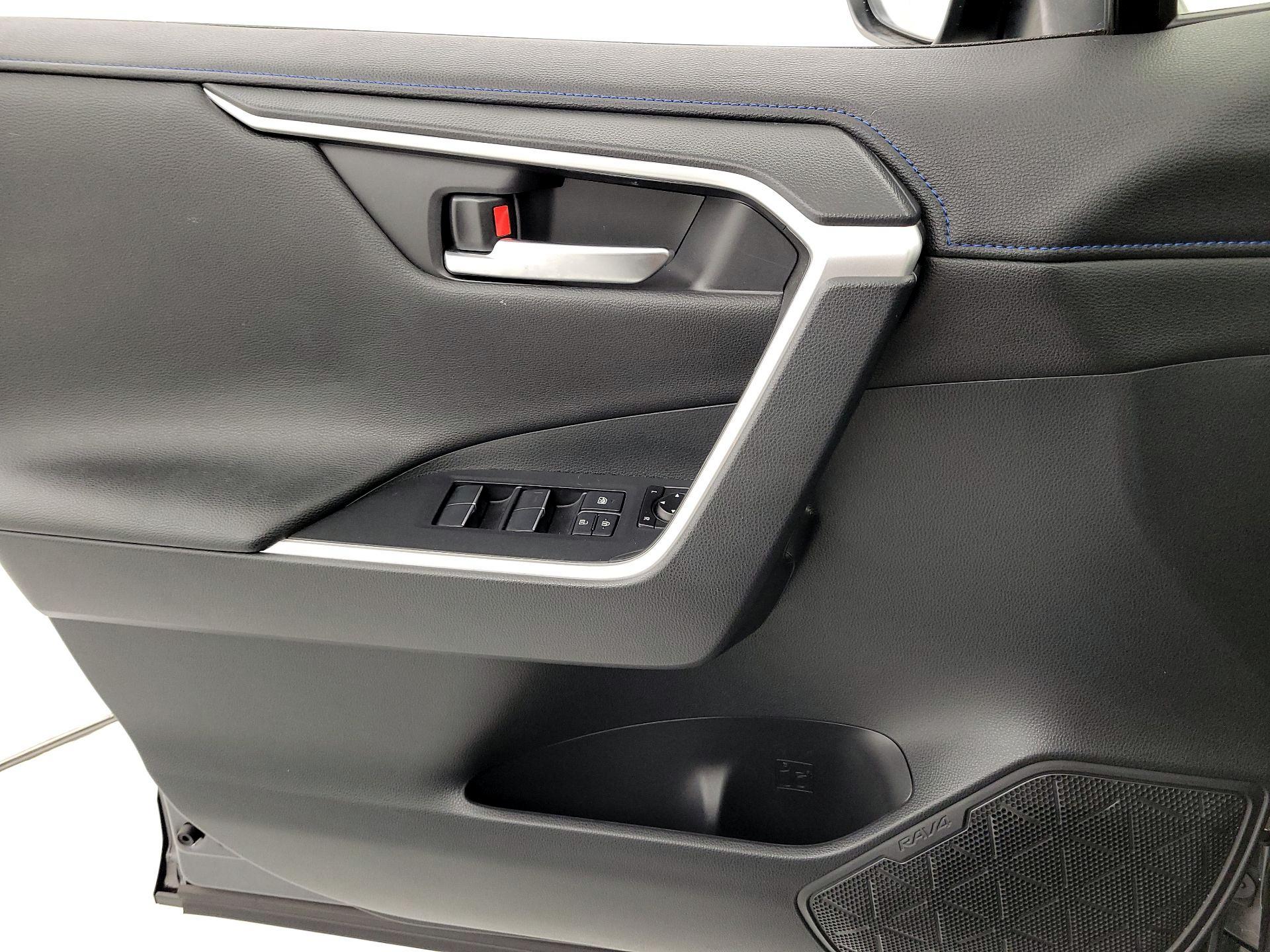 Thumbnail: 2019 Toyota RAV4 - 12