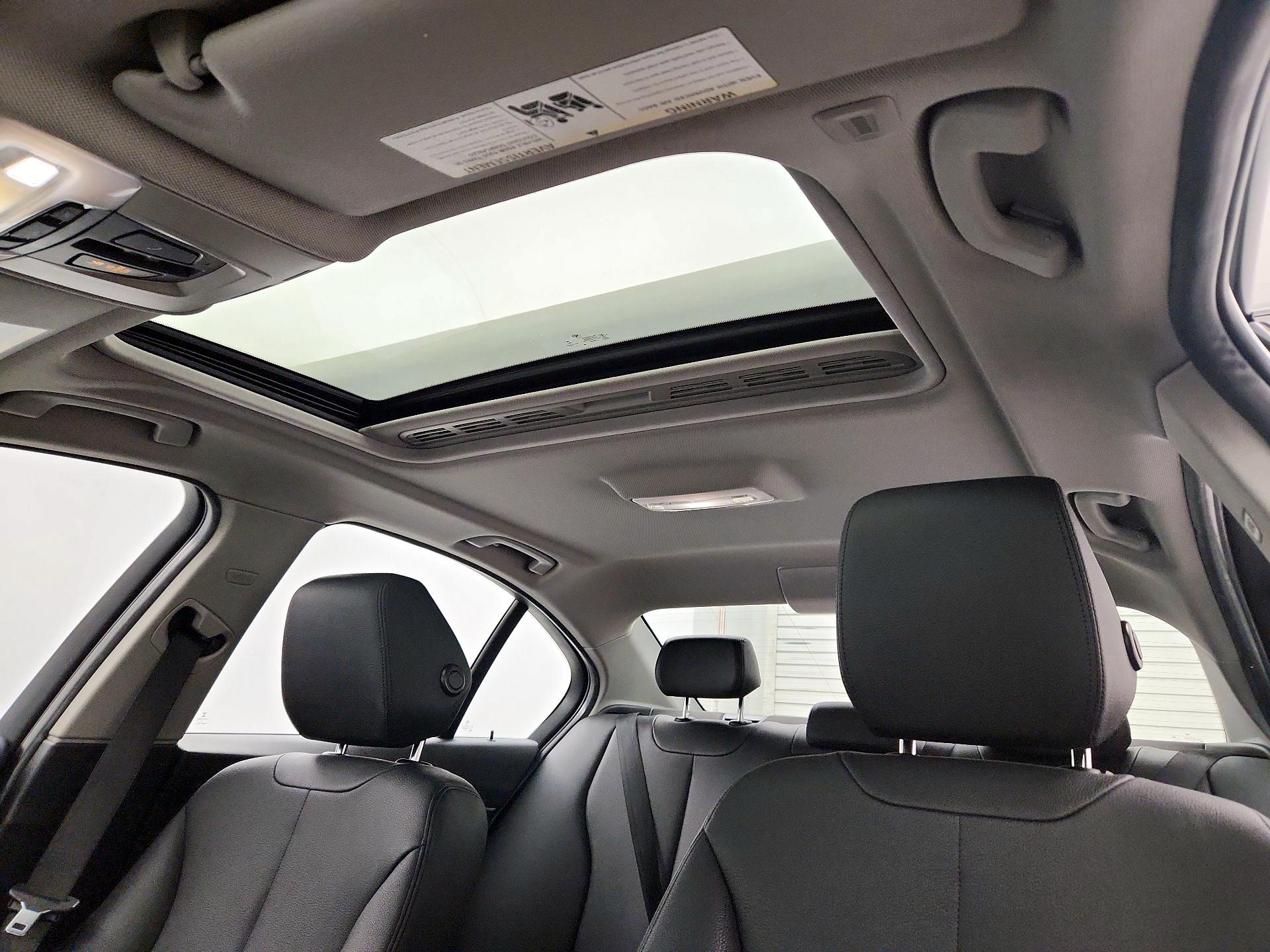 Thumbnail: 2016 BMW 3 Series - 18
