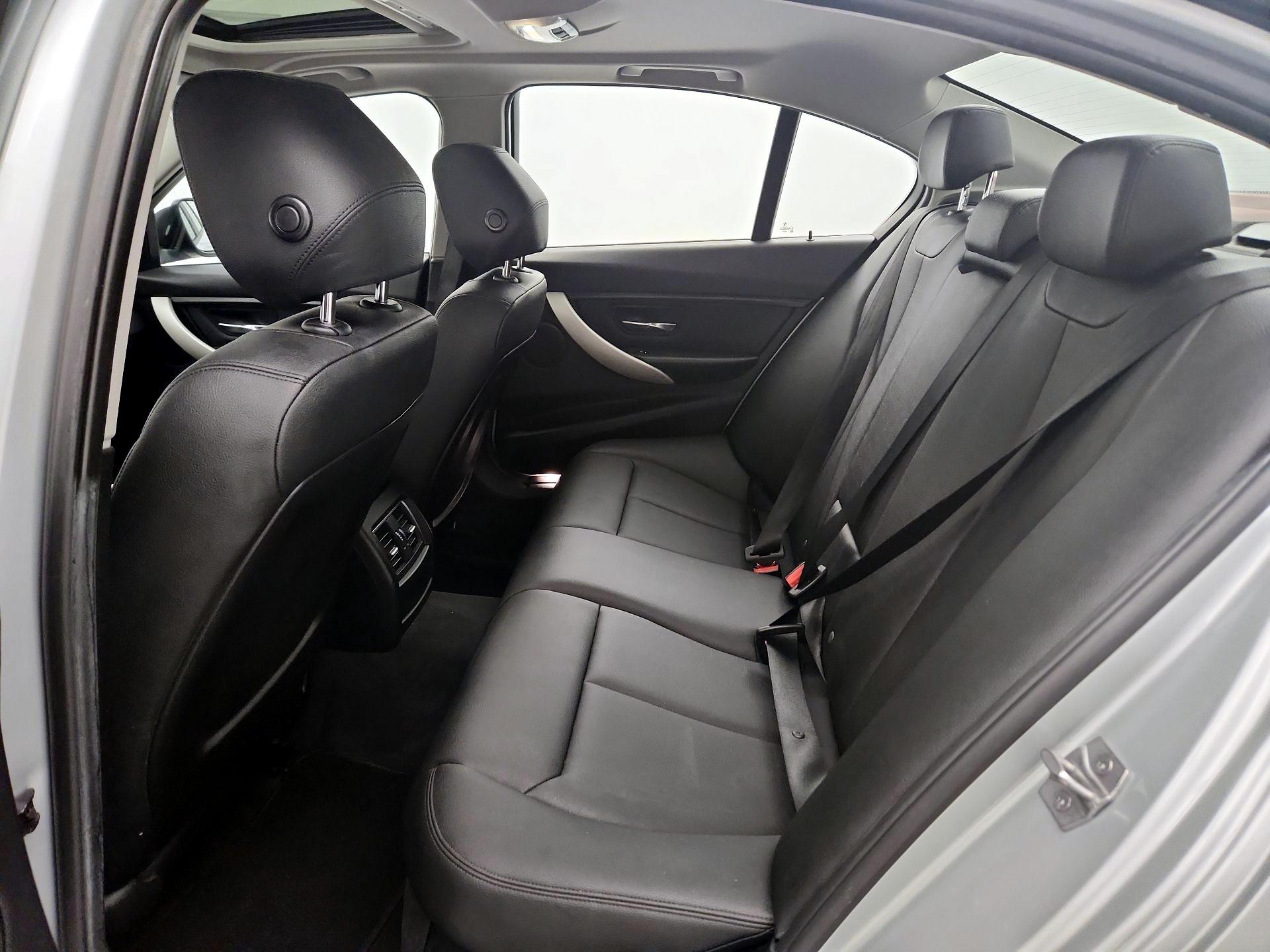 Thumbnail: 2016 BMW 3 Series - 19