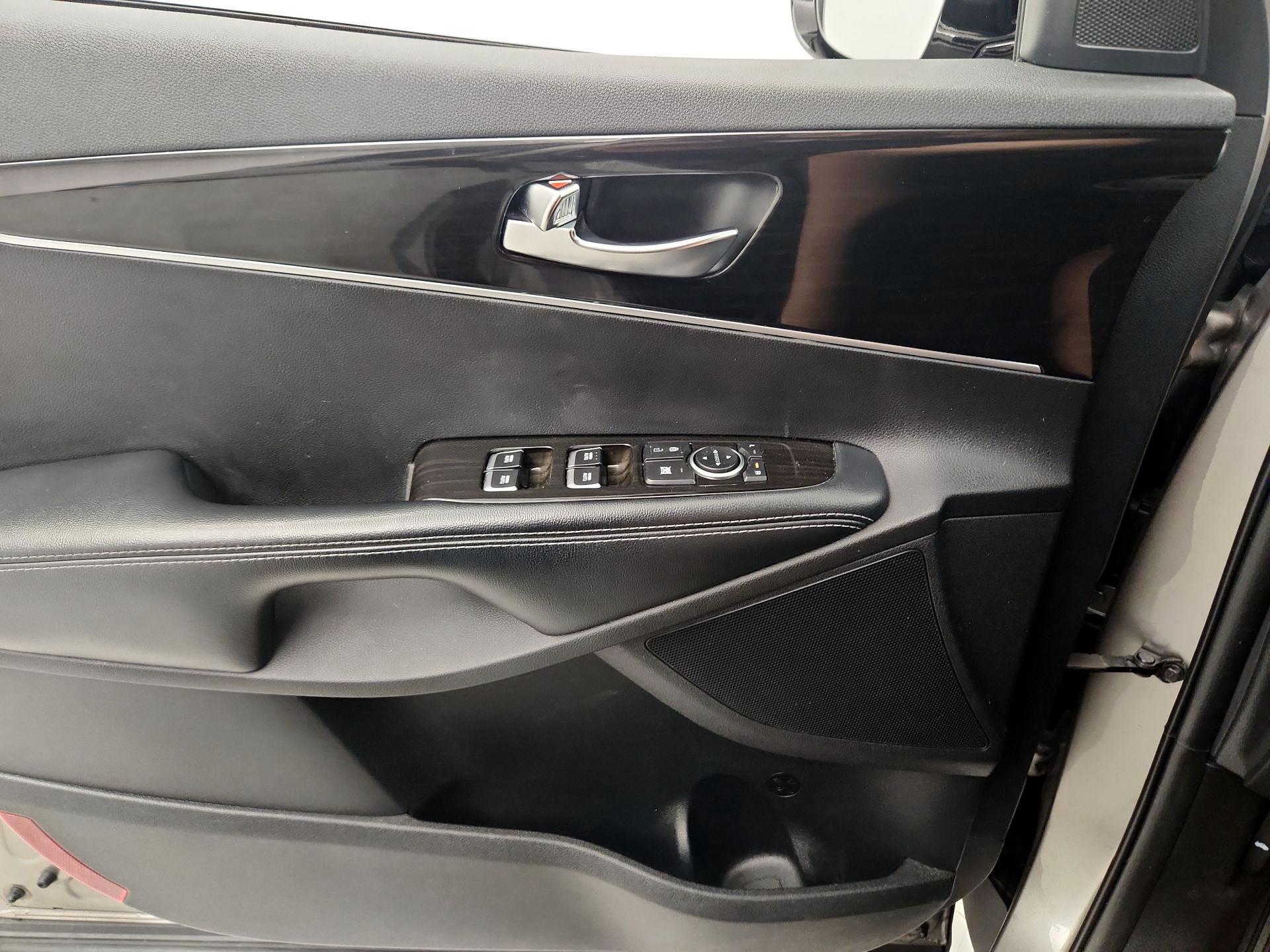 Thumbnail: 2019 Kia Sorento - 12