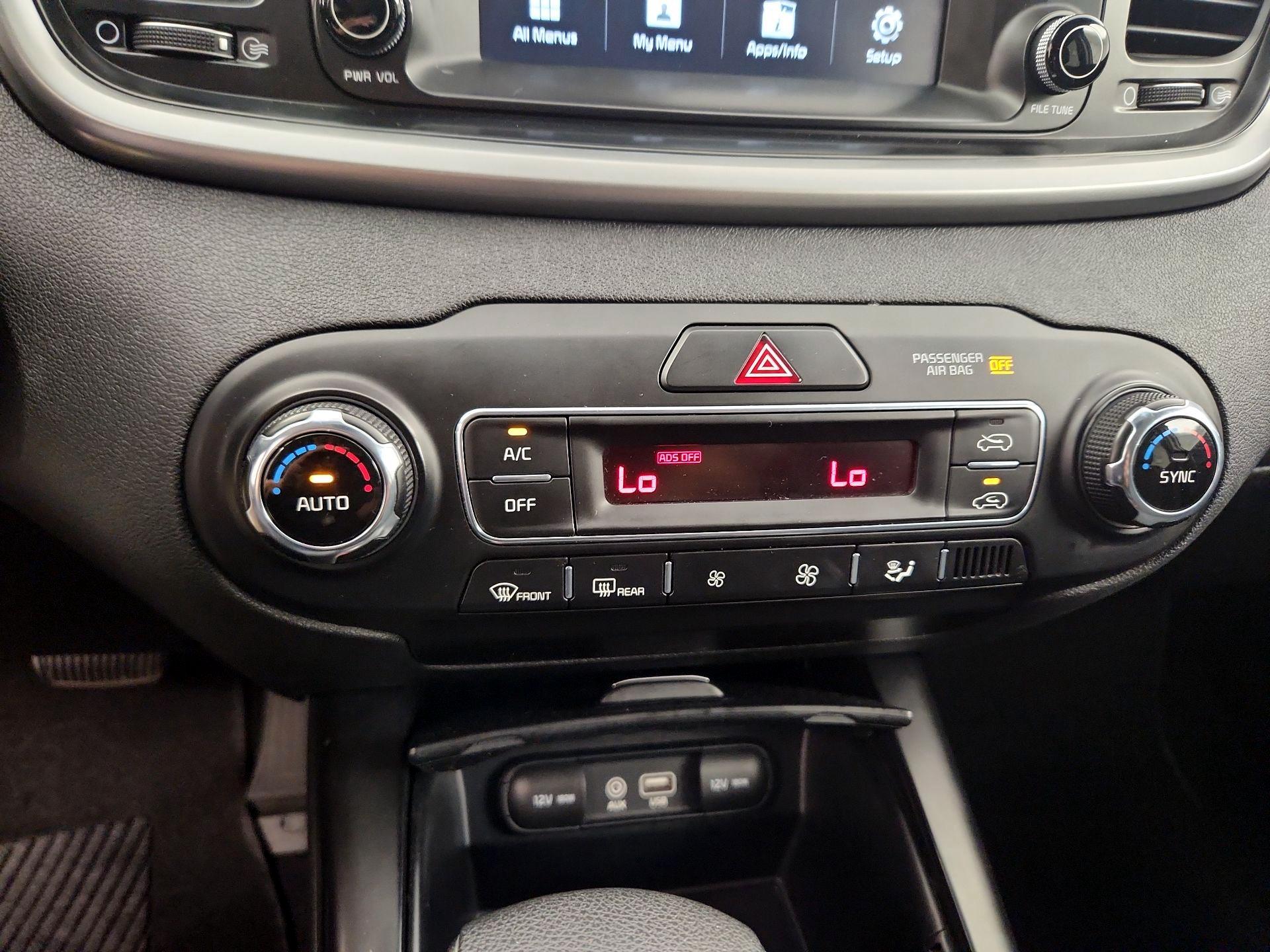 Thumbnail: 2019 Kia Sorento - 16