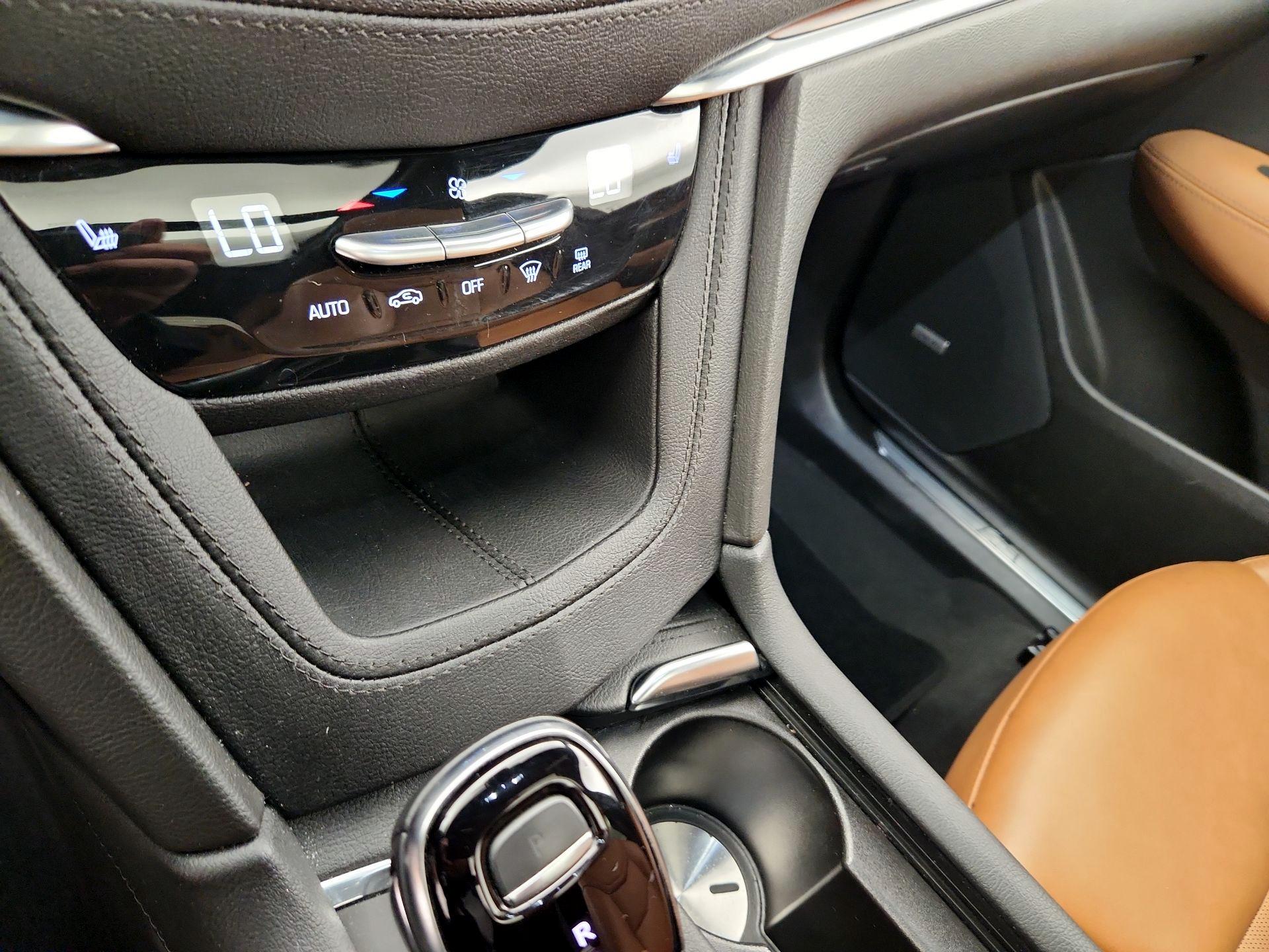Thumbnail: 2021 Cadillac XT5 - 16
