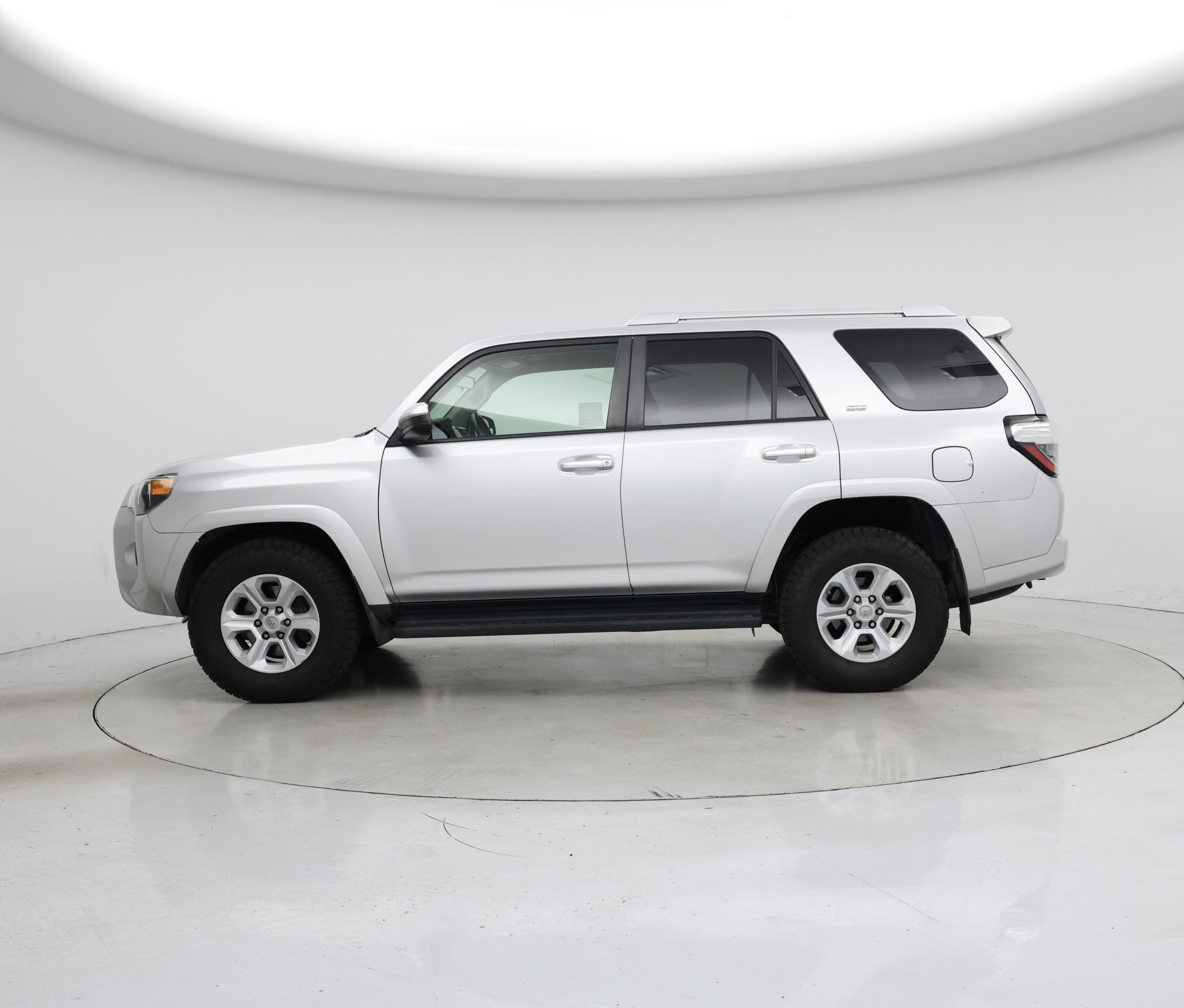 Thumbnail: 2017 Toyota 4Runner - 3