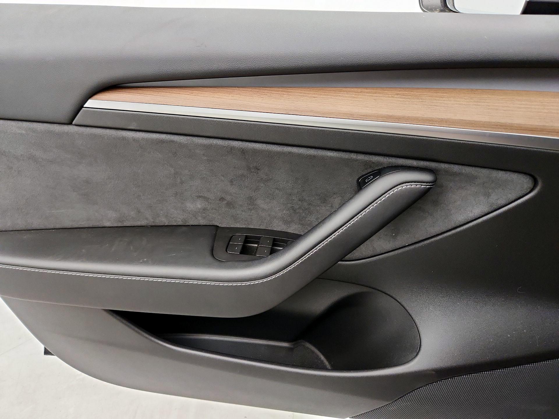 Thumbnail: 2021 Tesla Model 3 - 12