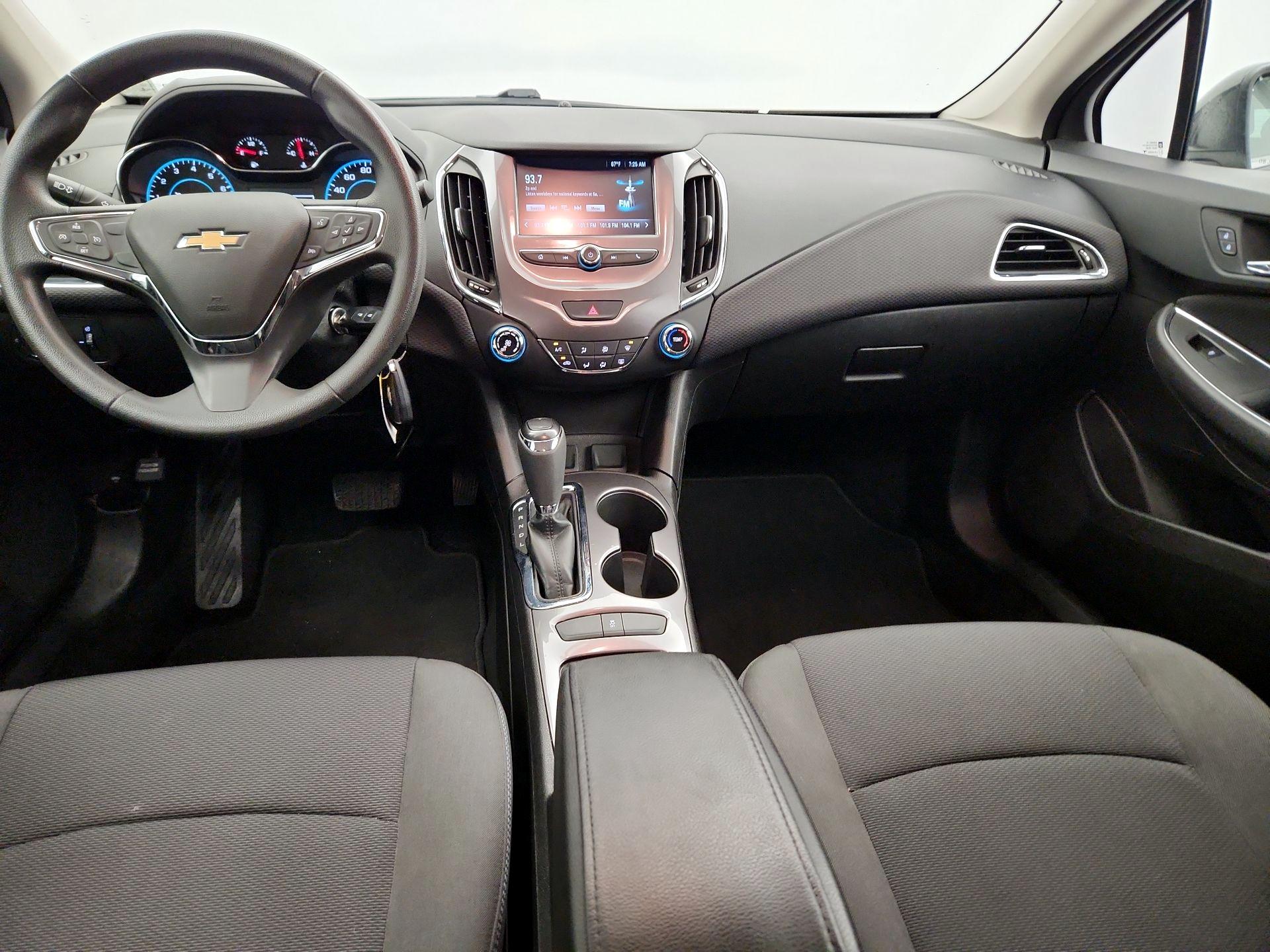 Thumbnail: 2017 Chevrolet Cruze - 9