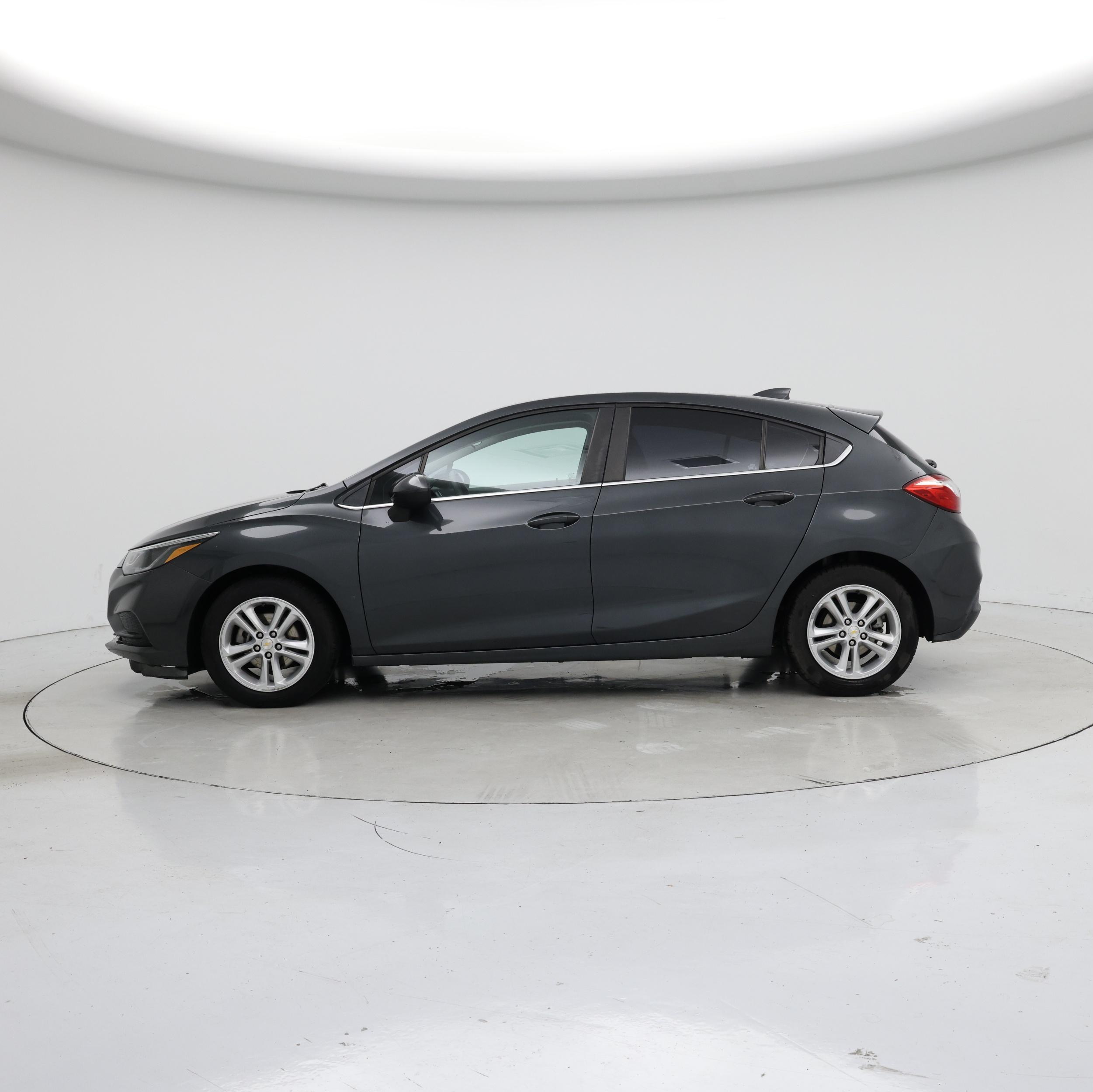 Thumbnail: 2017 Chevrolet Cruze - 3