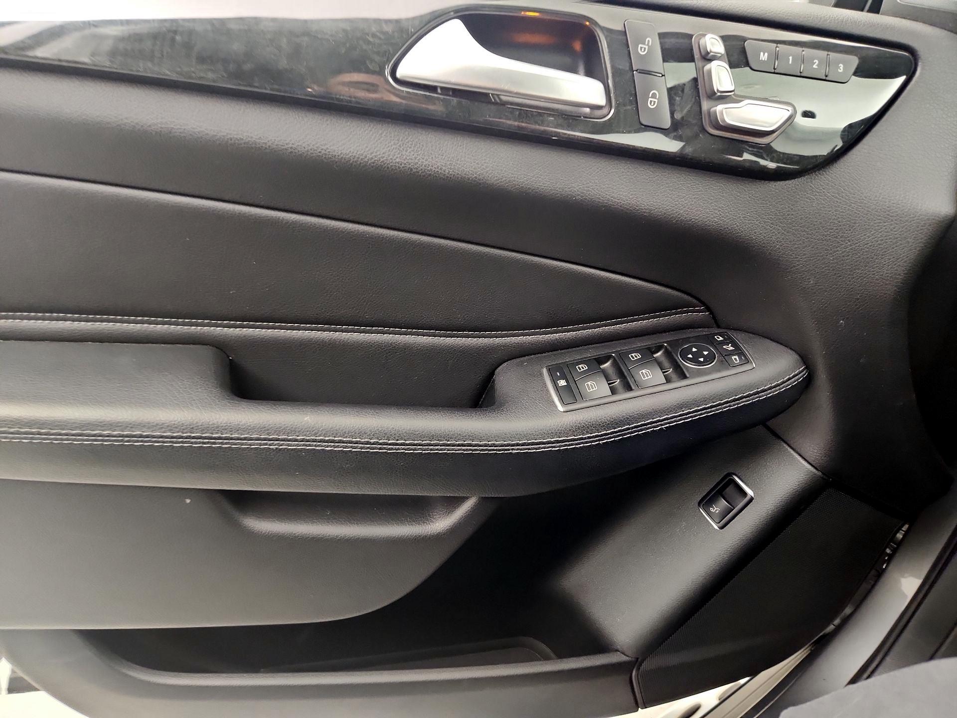 Thumbnail: 2016 Mercedes-Benz GLE - 12
