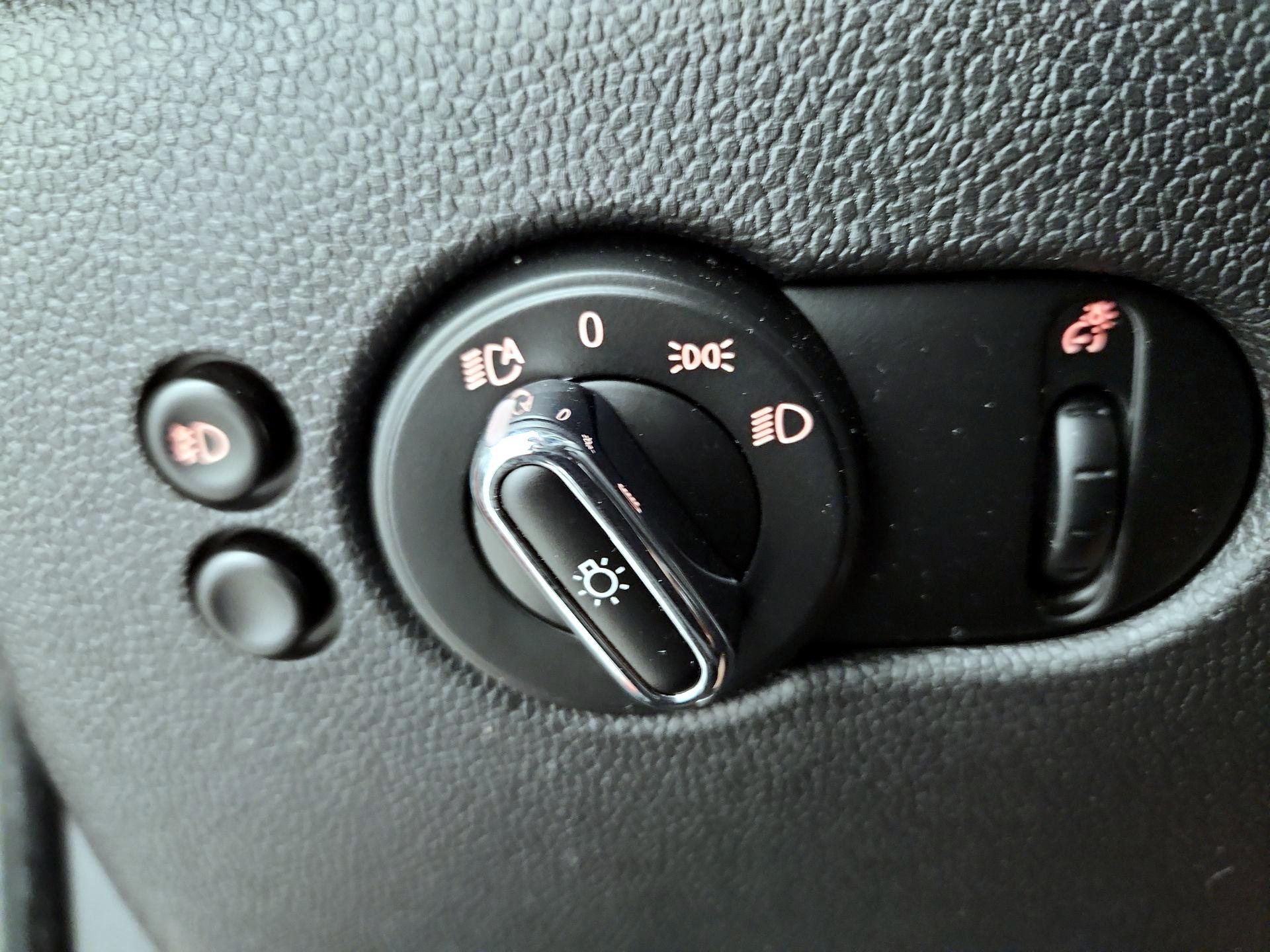 Thumbnail: 2019 MINI Cooper Hardtop - 13