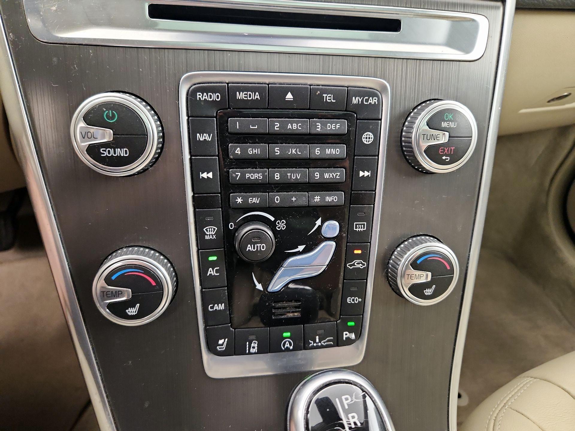 Thumbnail: 2015 Volvo XC60 - 16