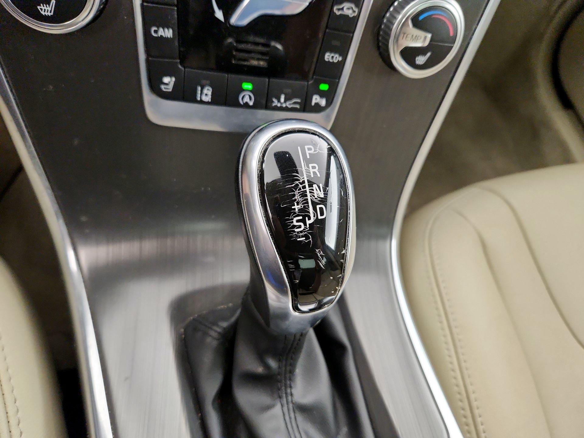 Thumbnail: 2015 Volvo XC60 - 17