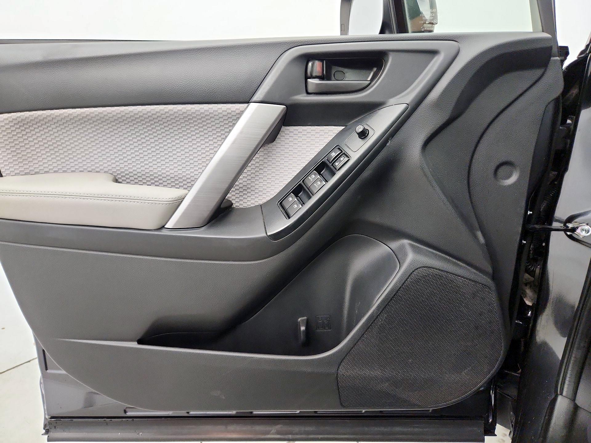 Thumbnail: 2017 Subaru Forester - 12