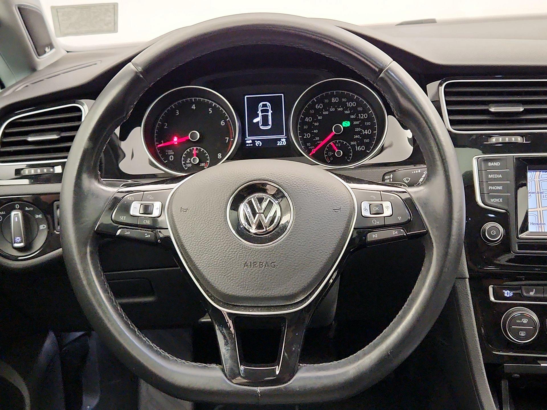 Thumbnail: 2015 Volkswagen Golf - 10
