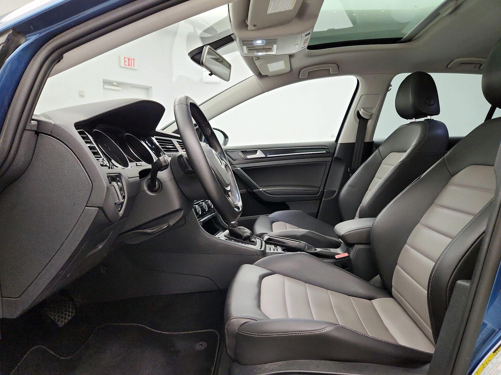 Thumbnail: 2015 Volkswagen Golf - 11