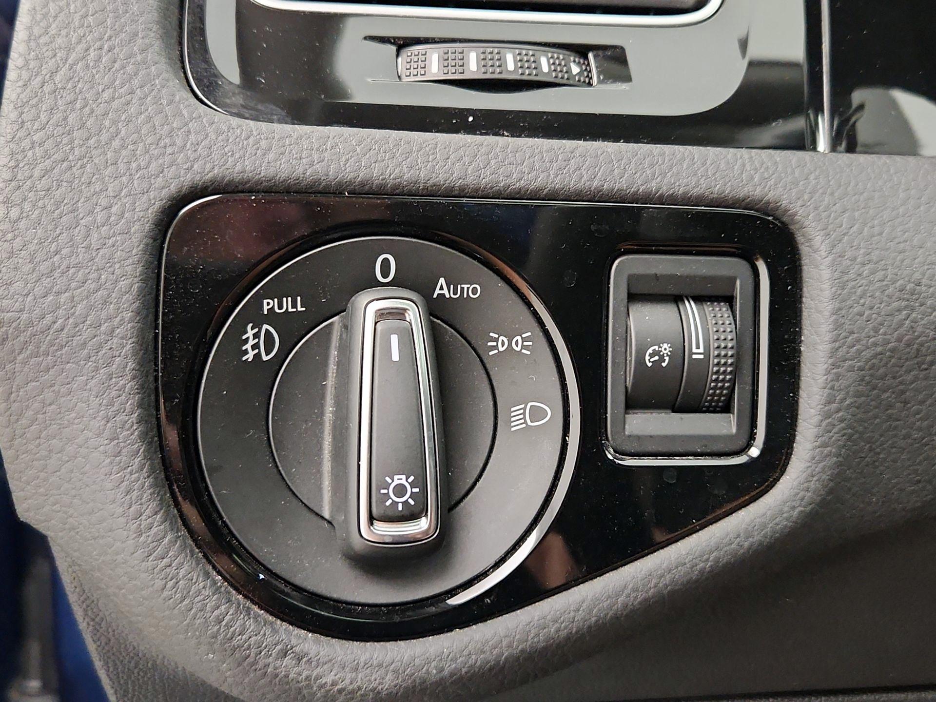 Thumbnail: 2015 Volkswagen Golf - 13