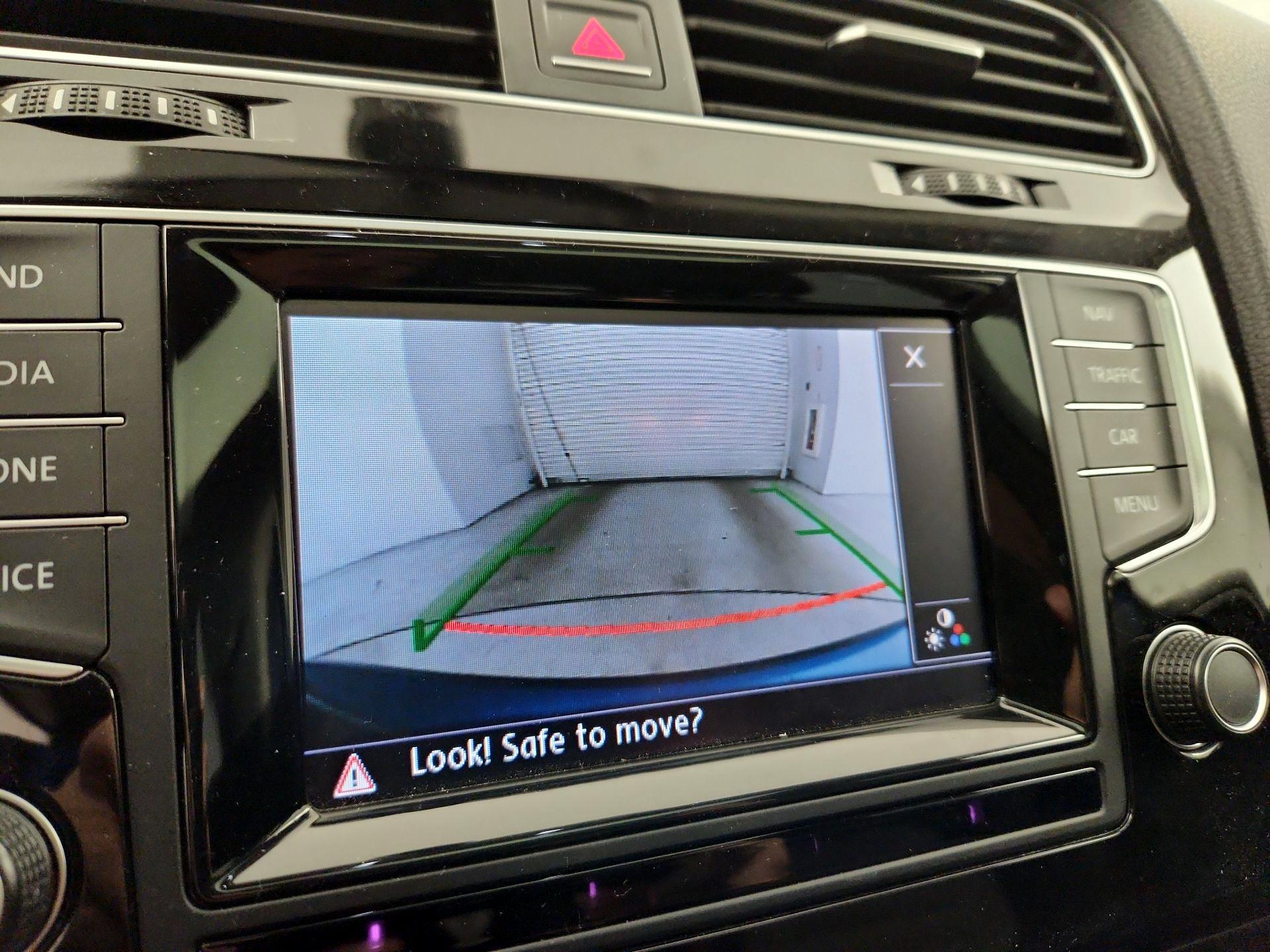 Thumbnail: 2015 Volkswagen Golf - 15