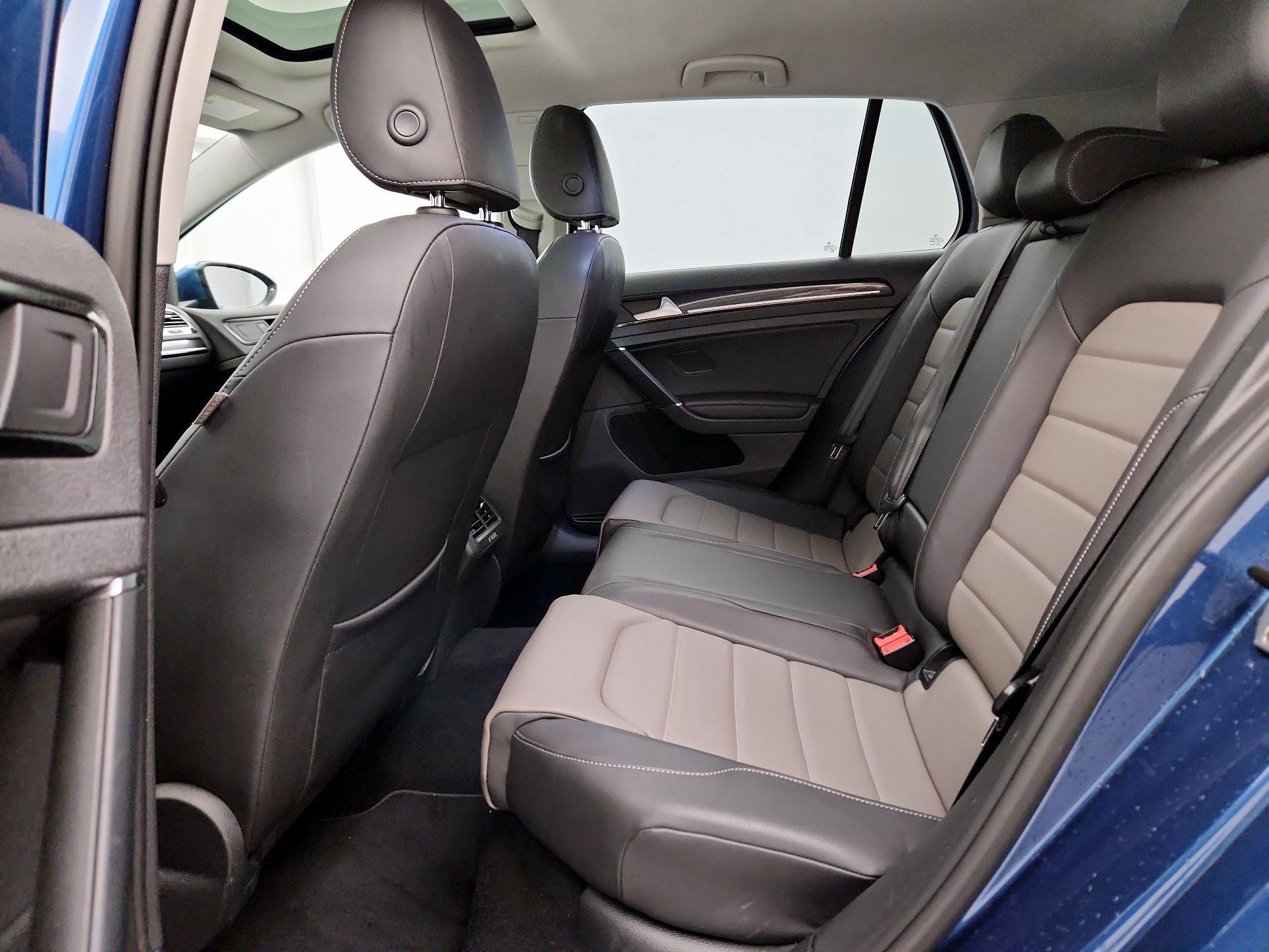 Thumbnail: 2015 Volkswagen Golf - 20