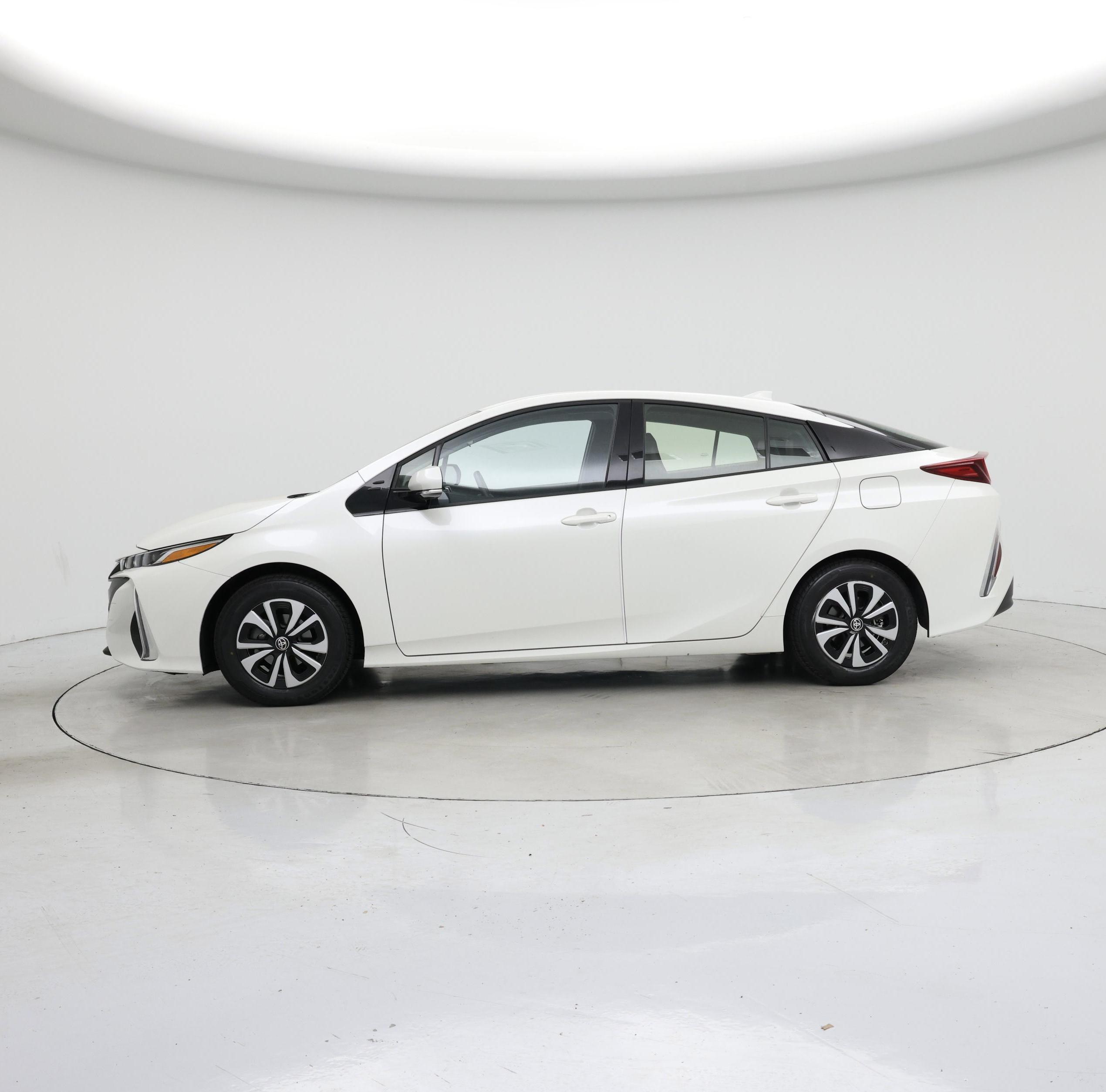 Thumbnail: 2018 Toyota Prius Prime - 3