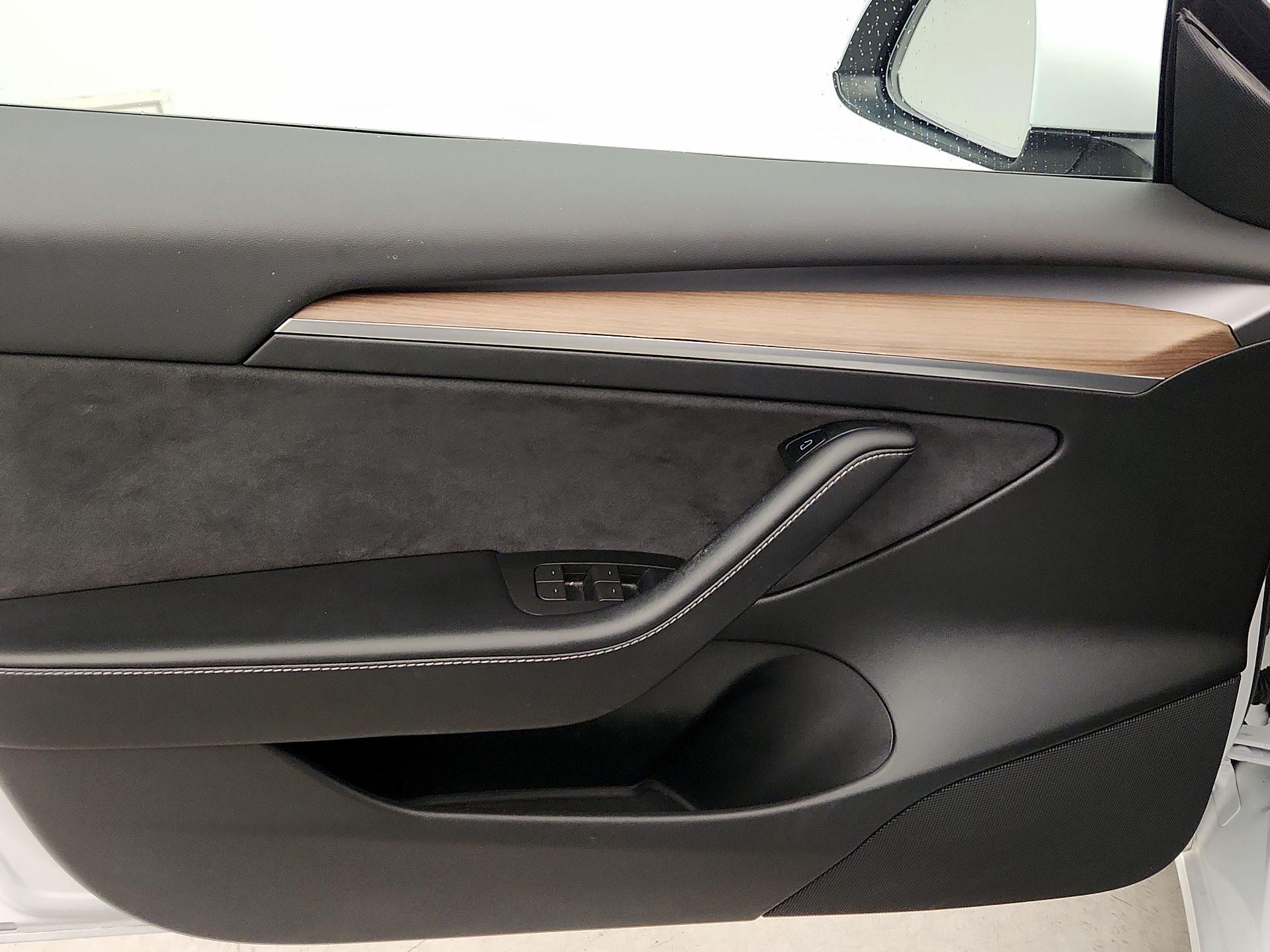 Thumbnail: 2022 Tesla Model 3 - 12