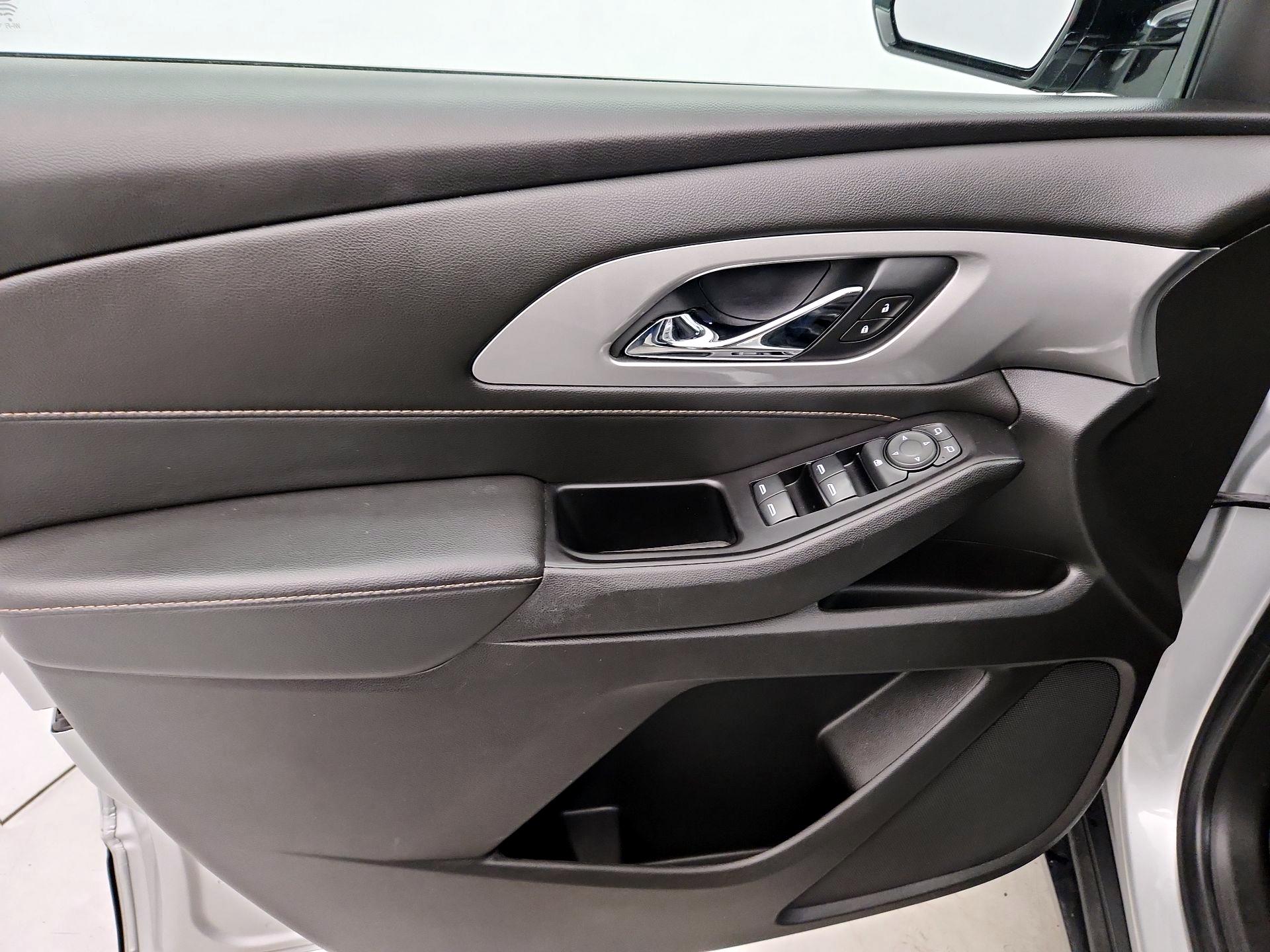 Thumbnail: 2020 Chevrolet Traverse - 12