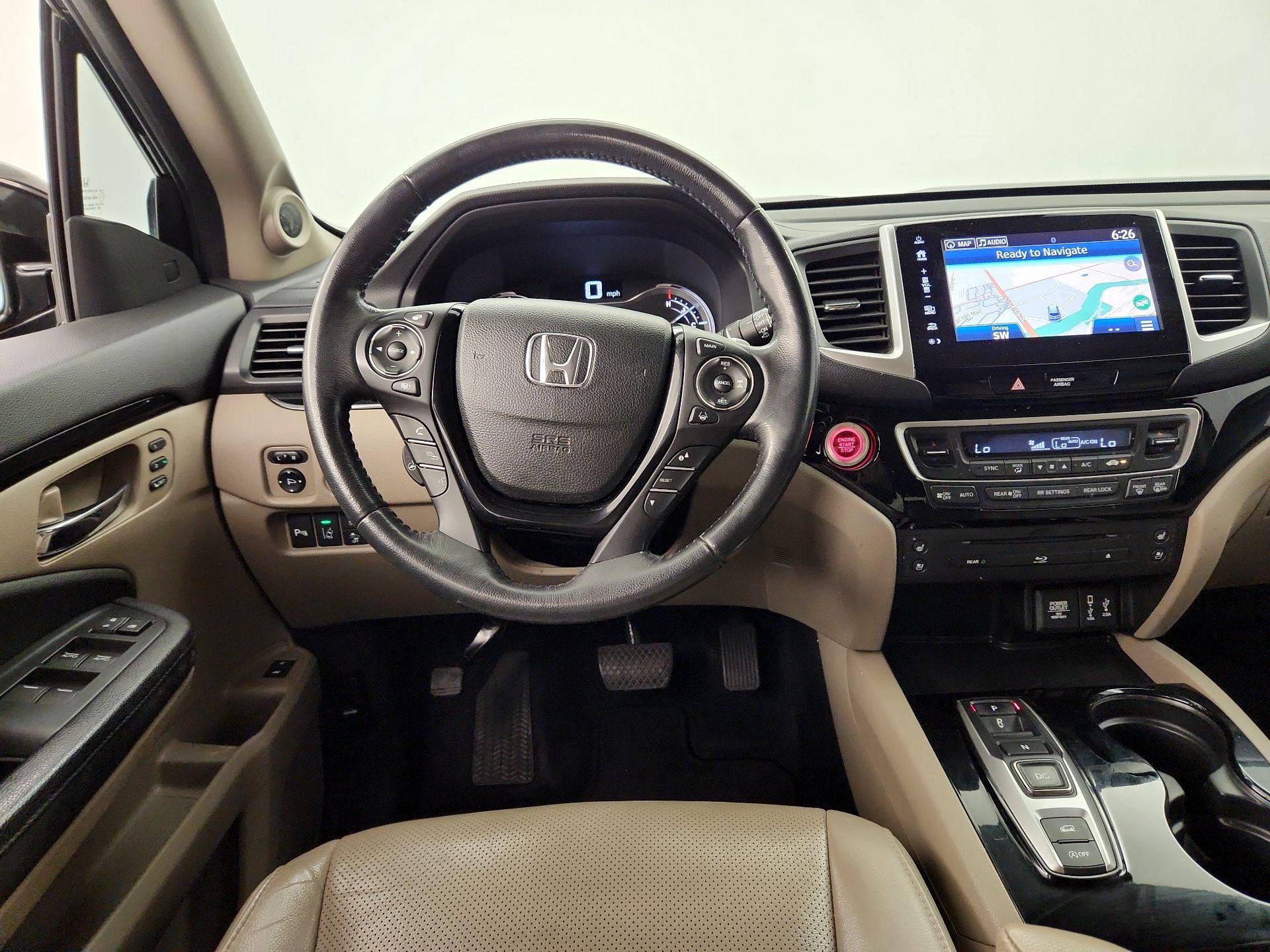 Thumbnail: 2017 Honda Pilot - 10