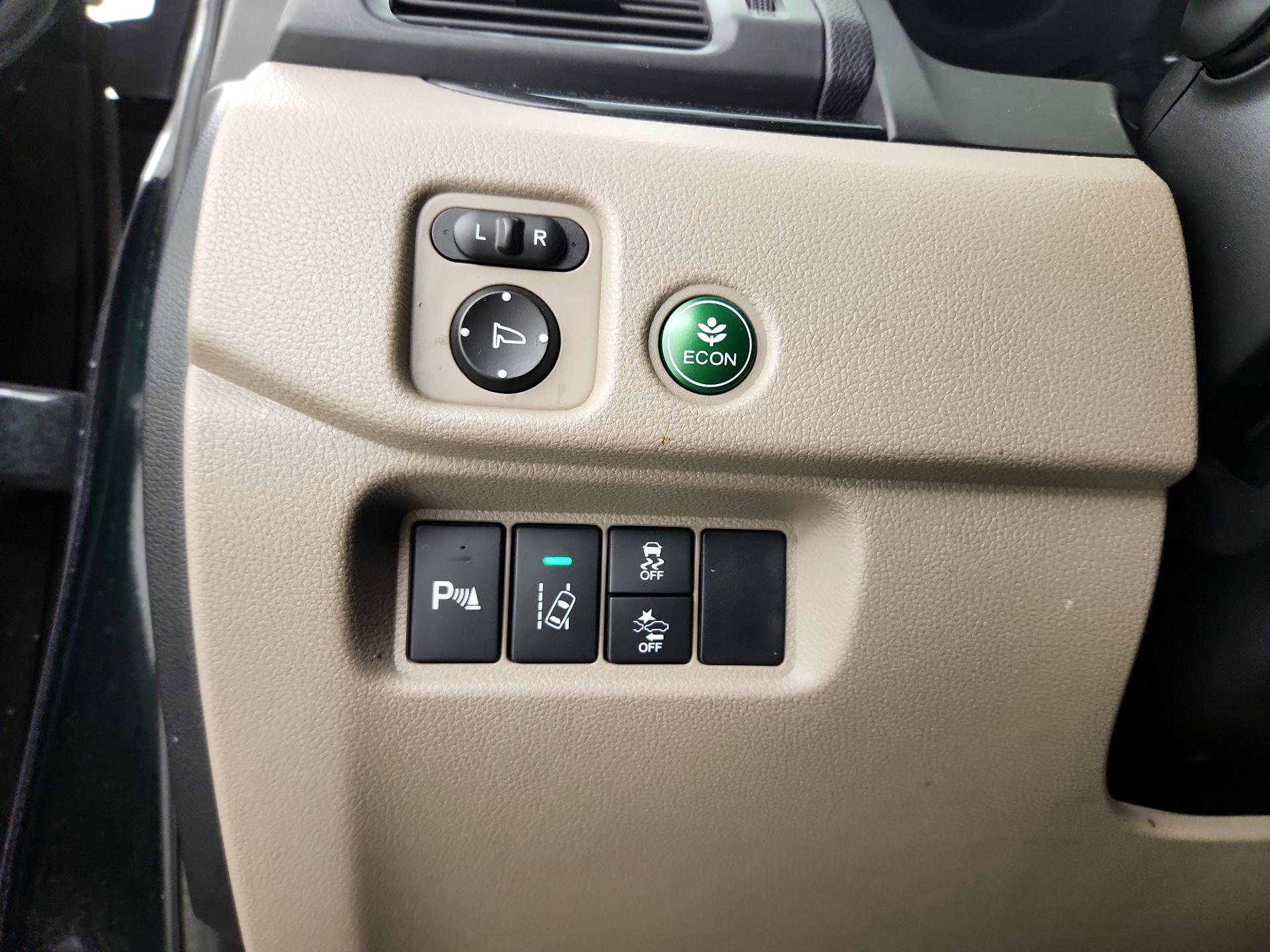 Thumbnail: 2017 Honda Pilot - 13