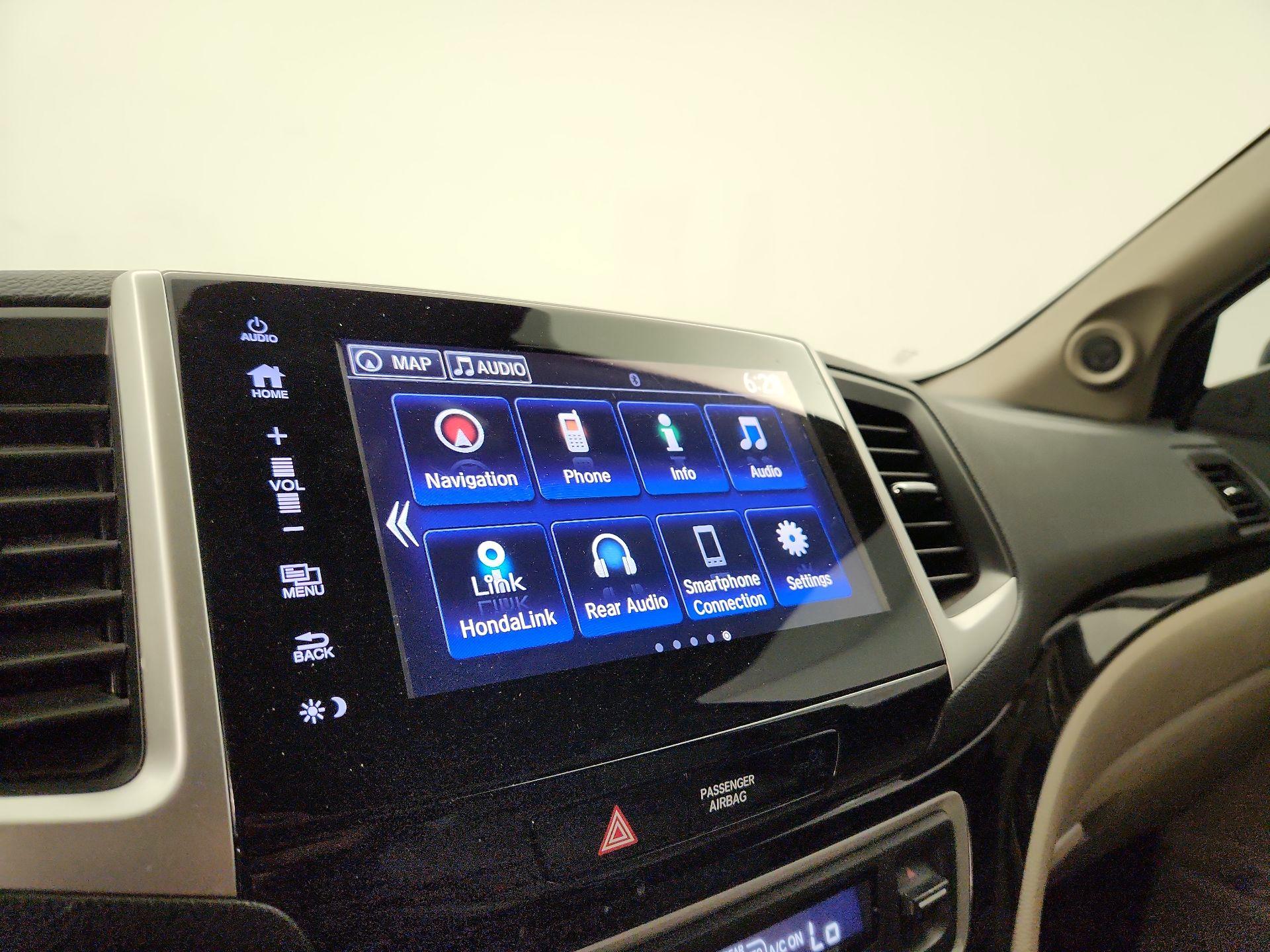 Thumbnail: 2017 Honda Pilot - 15