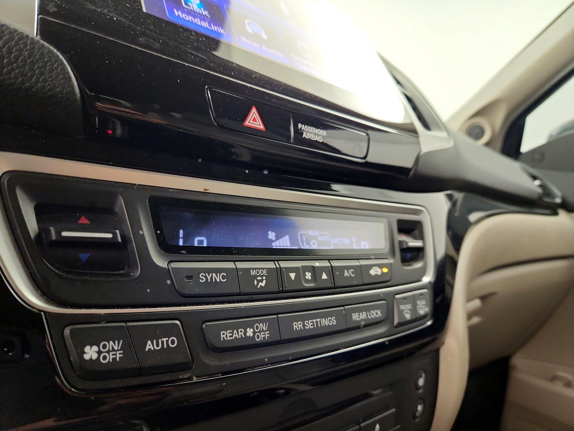 Thumbnail: 2017 Honda Pilot - 16