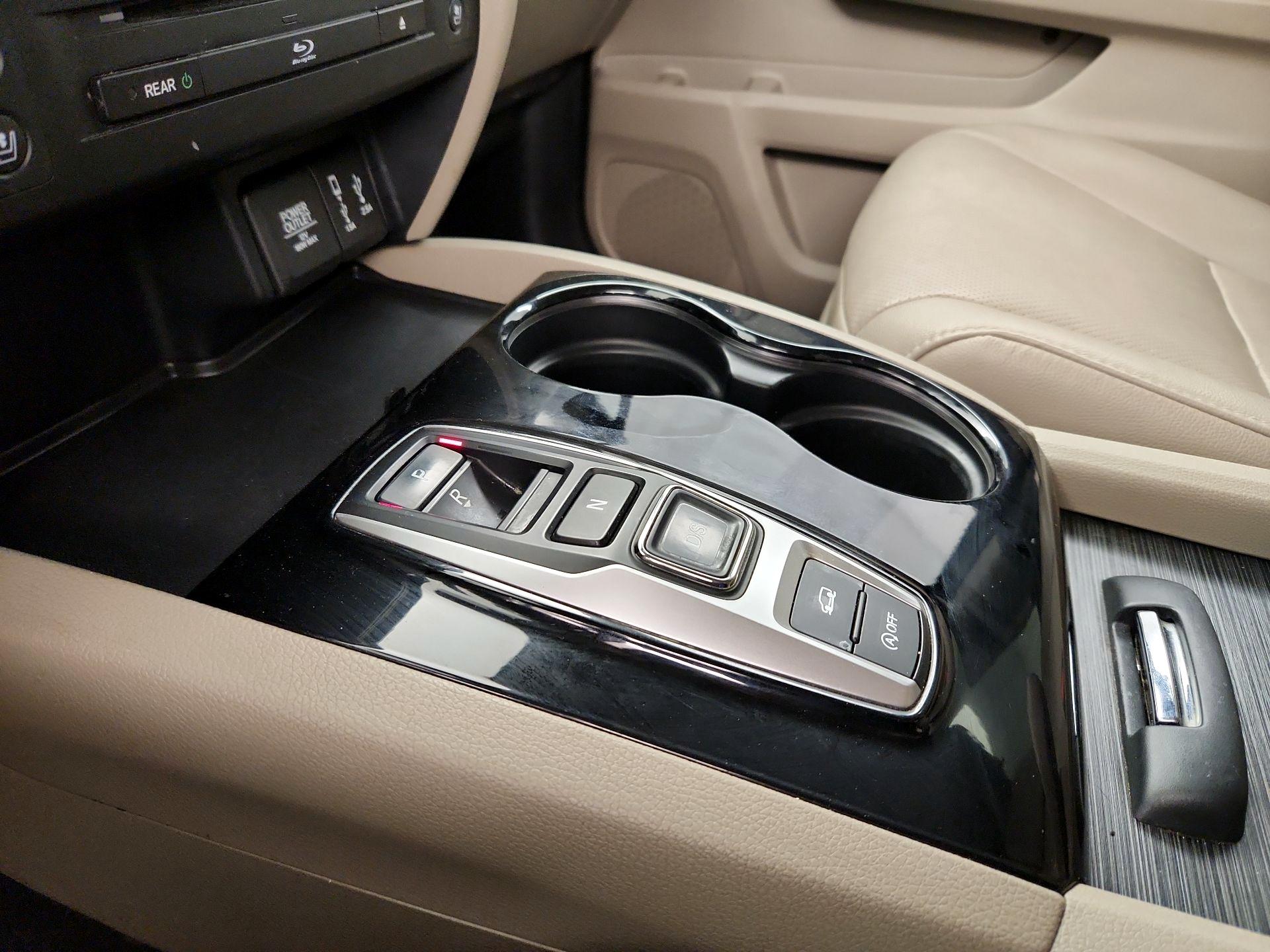 Thumbnail: 2017 Honda Pilot - 17