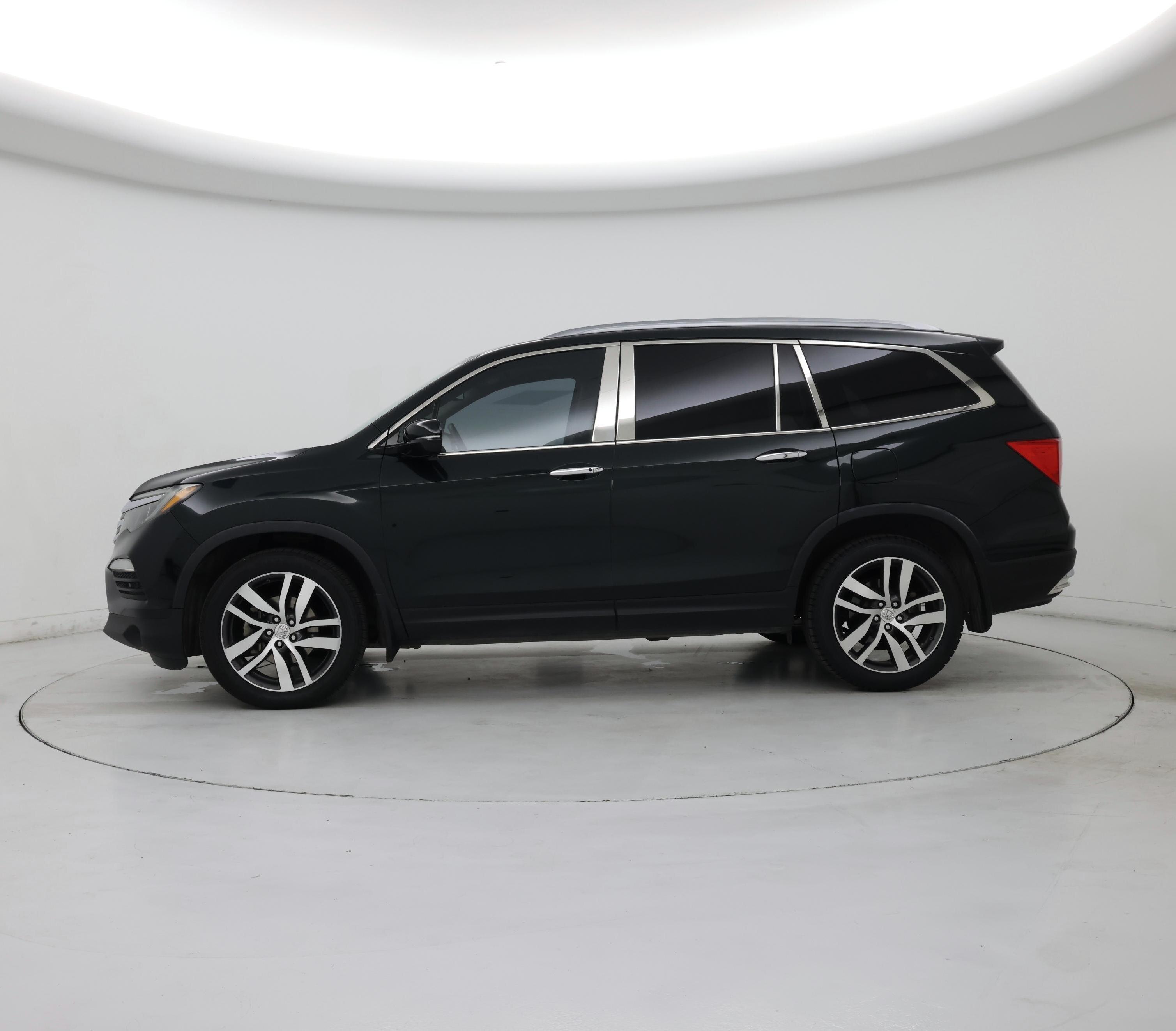 Thumbnail: 2017 Honda Pilot - 3