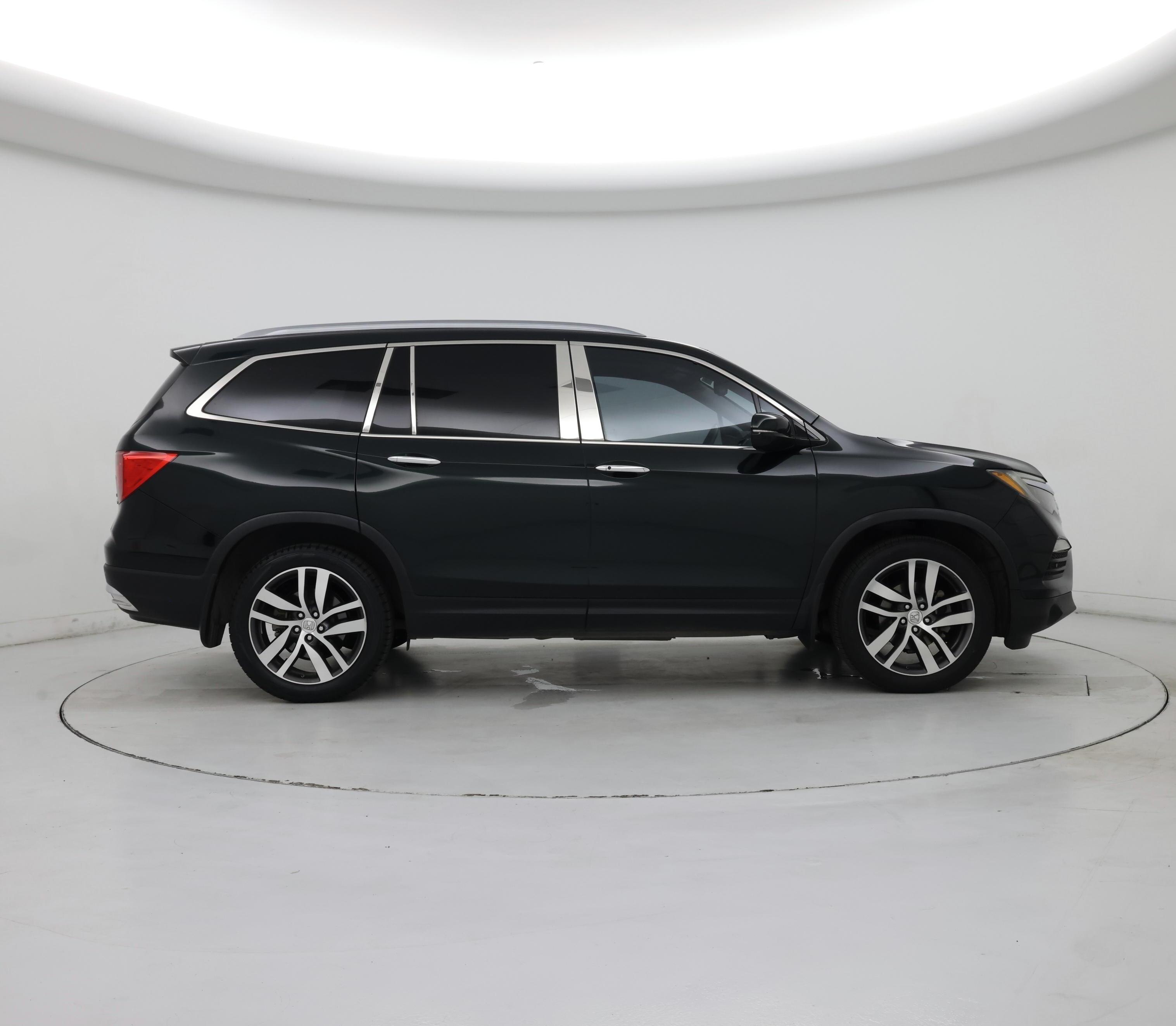 Thumbnail: 2017 Honda Pilot - 7