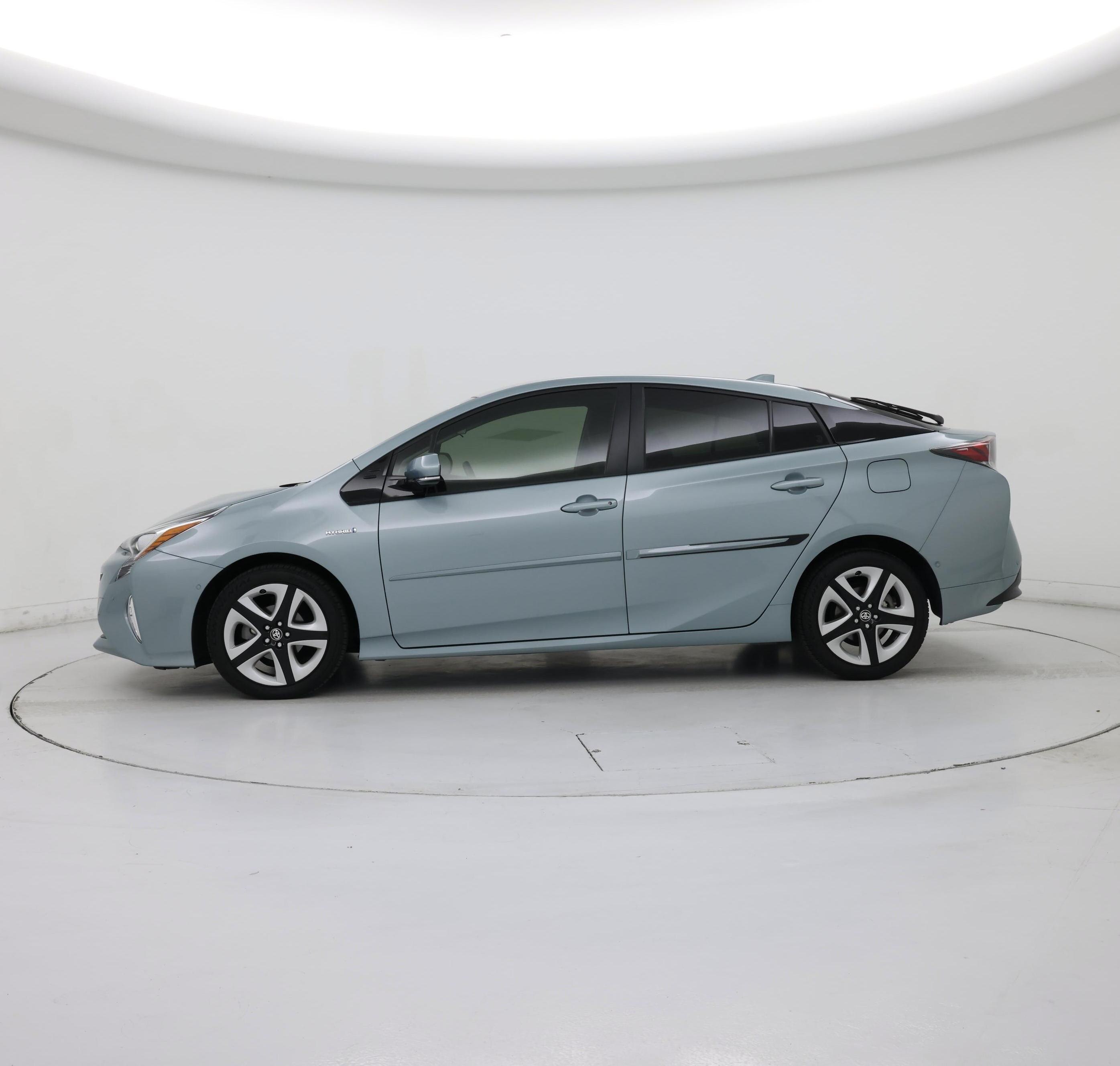 Thumbnail: 2018 Toyota Prius - 3