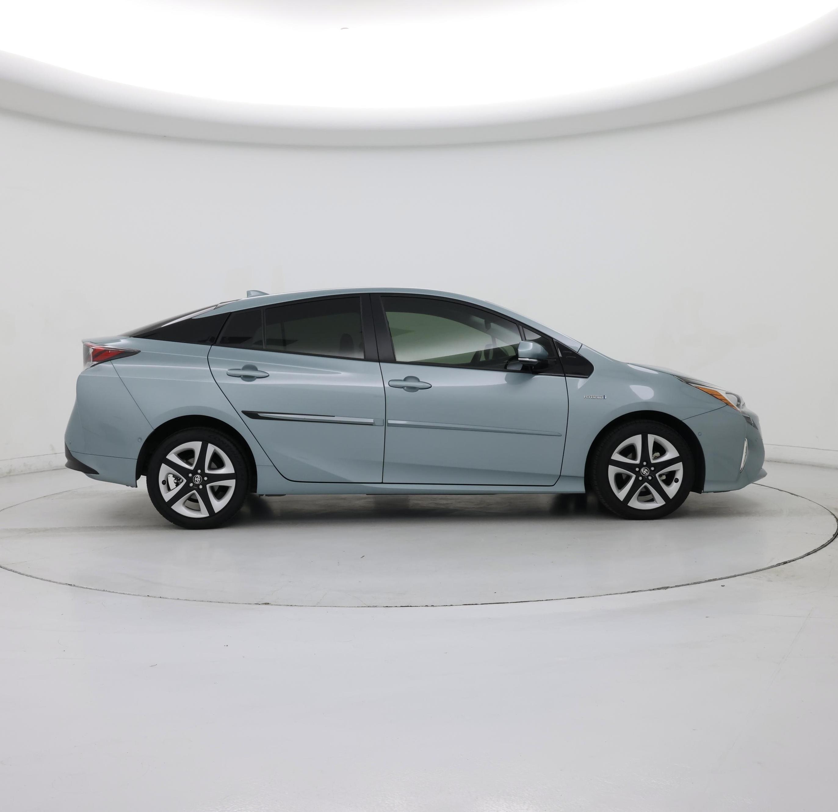 Thumbnail: 2018 Toyota Prius - 7