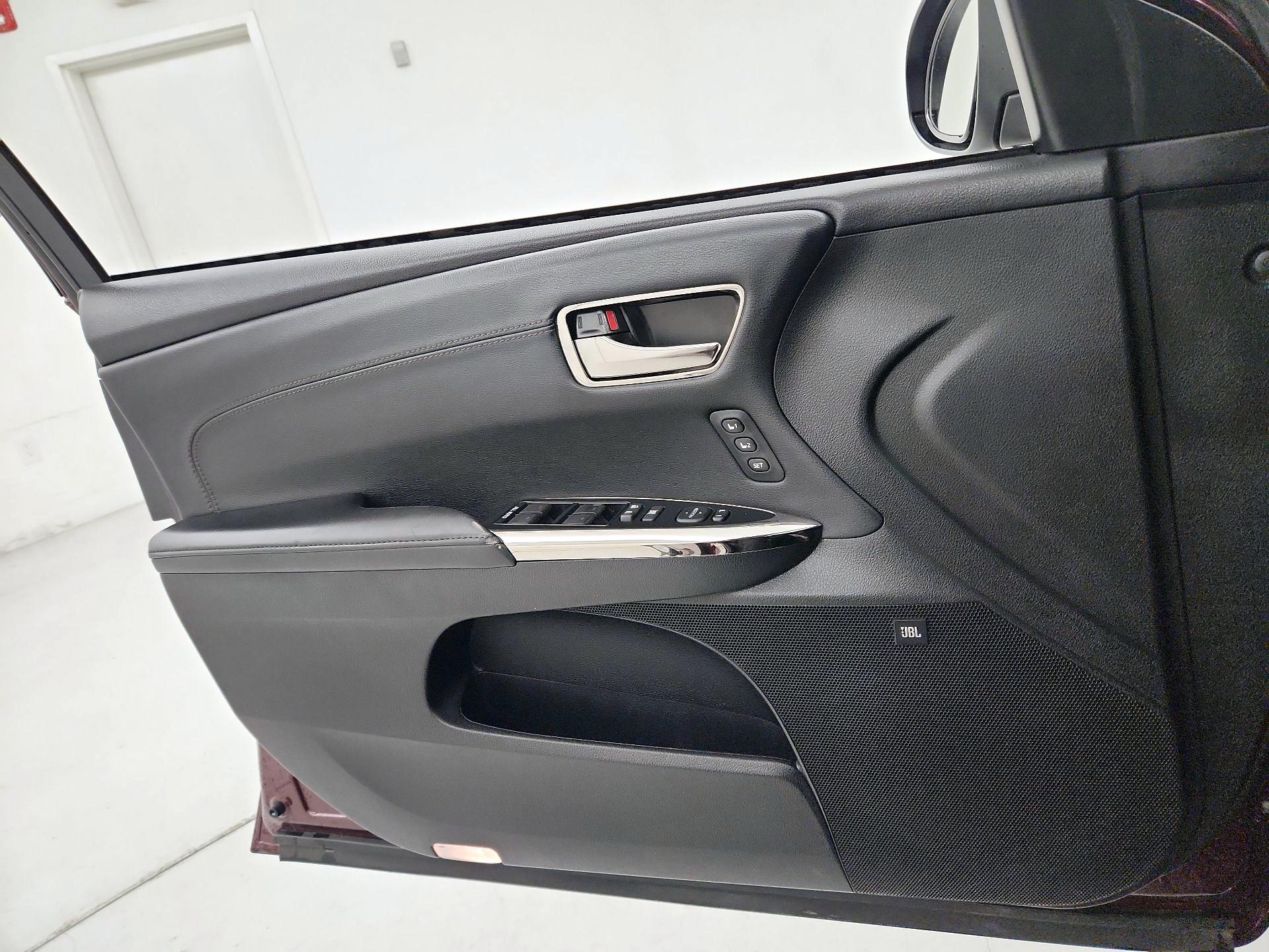 Thumbnail: 2015 Toyota Avalon - 12