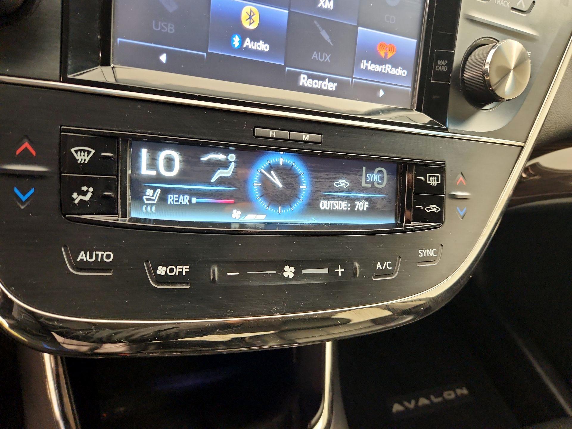 Thumbnail: 2015 Toyota Avalon - 16