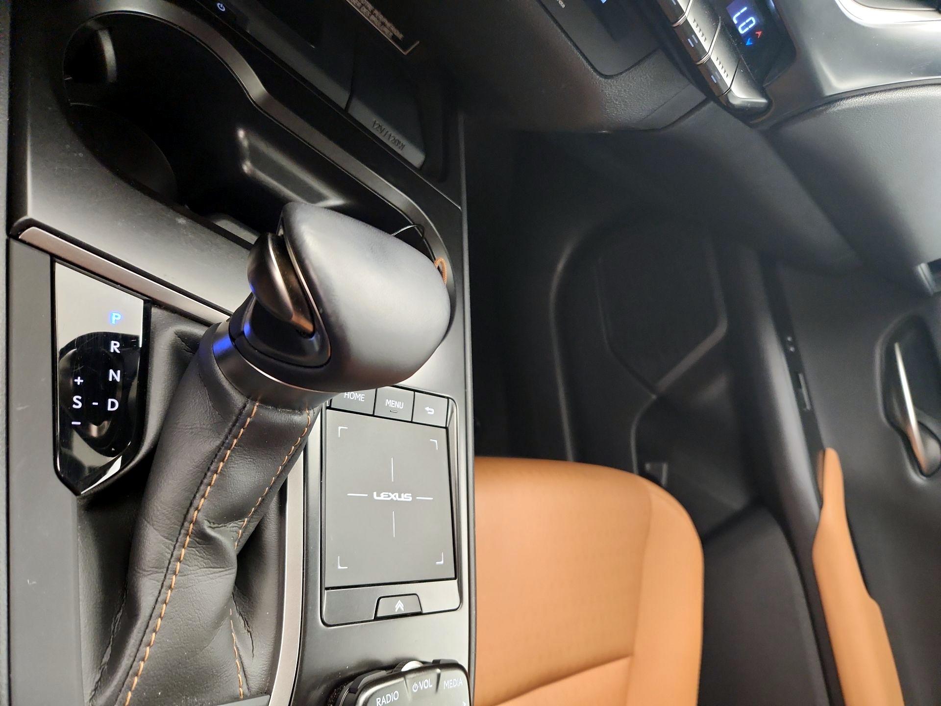 Thumbnail: 2021 Lexus UX - 17