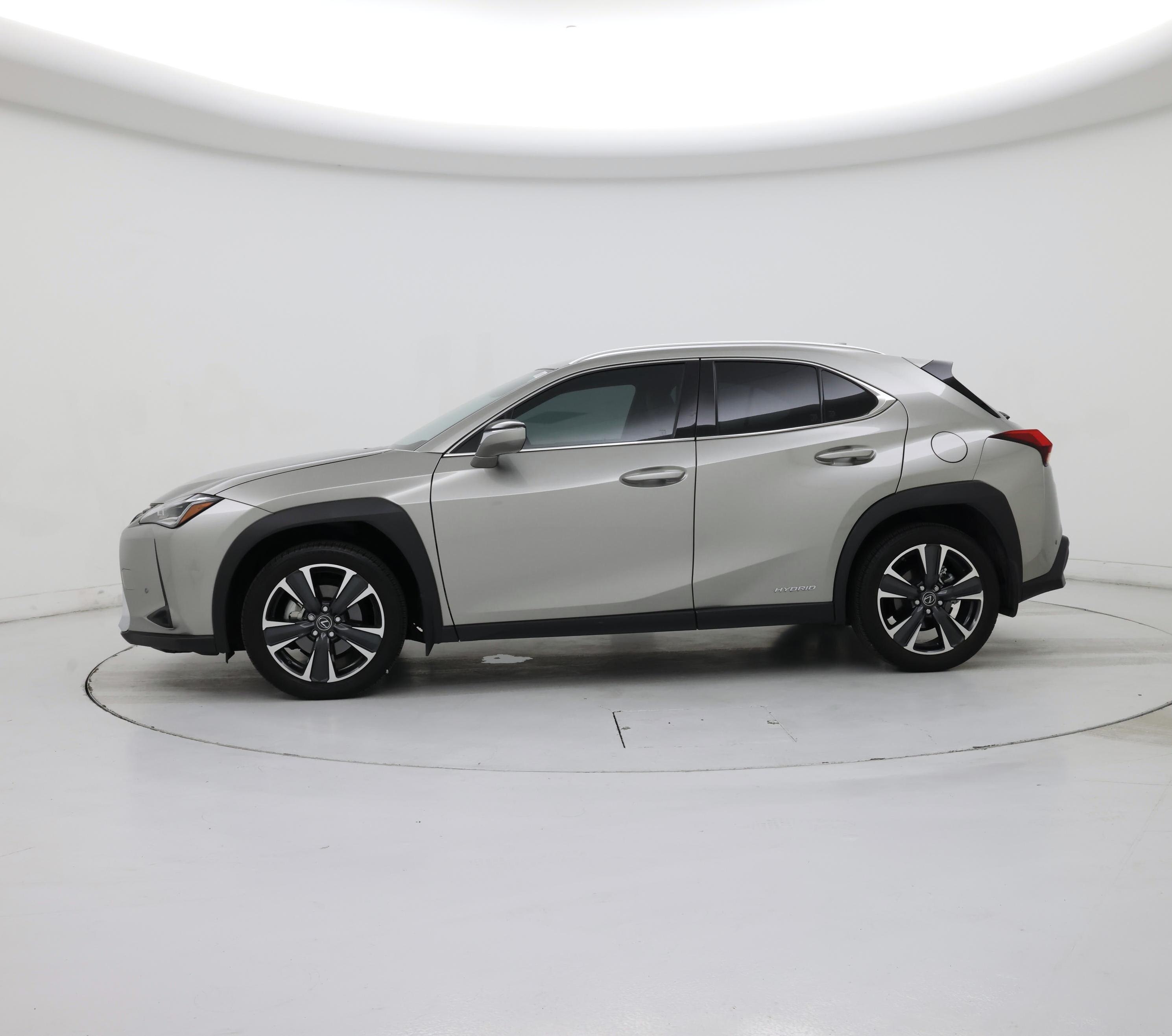 Thumbnail: 2021 Lexus UX - 3