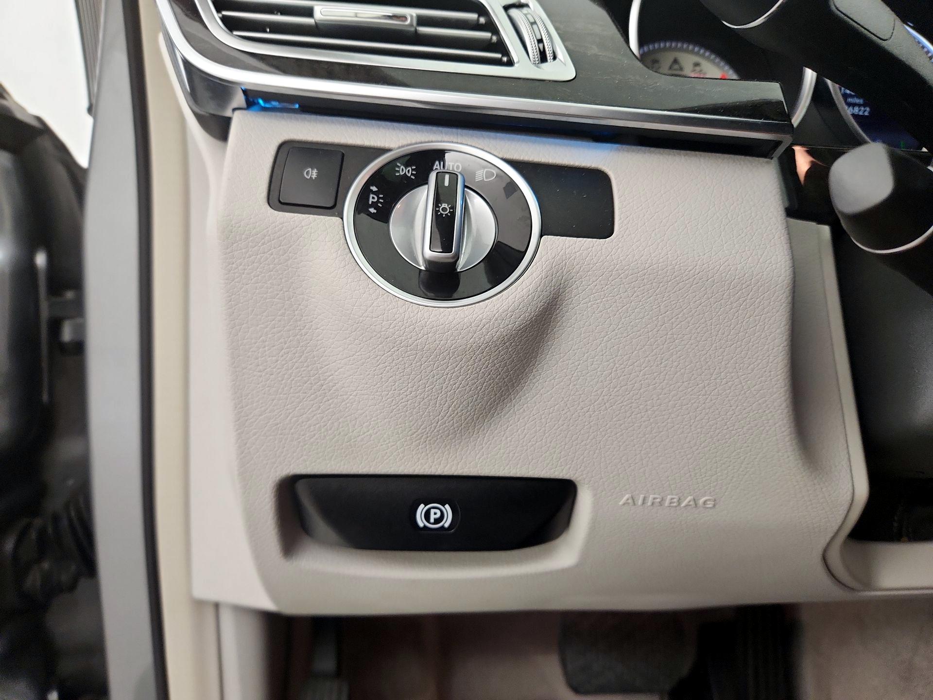 Thumbnail: 2014 Mercedes-Benz E-Class - 13