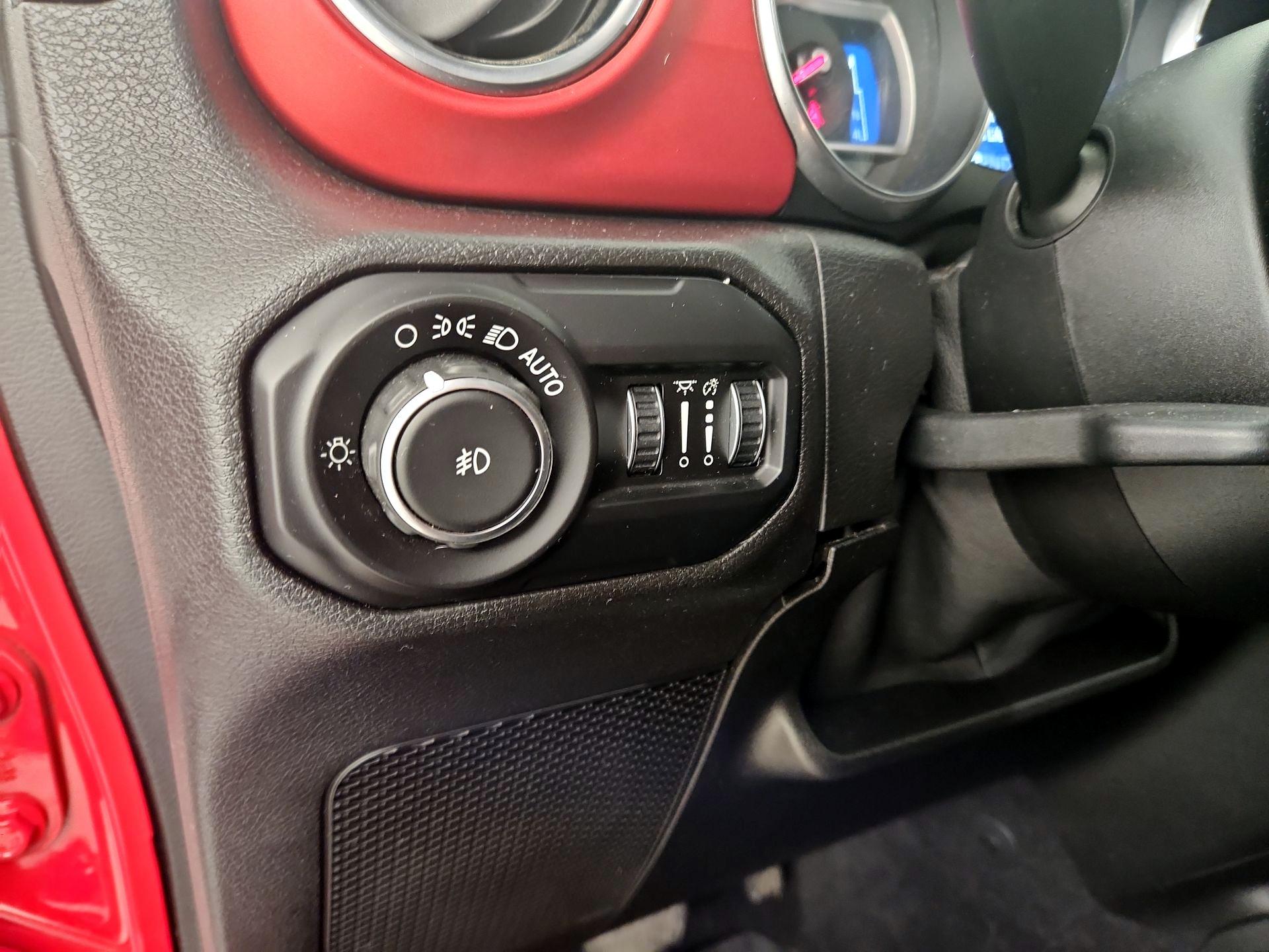 Thumbnail: 2019 Jeep Wrangler - 13